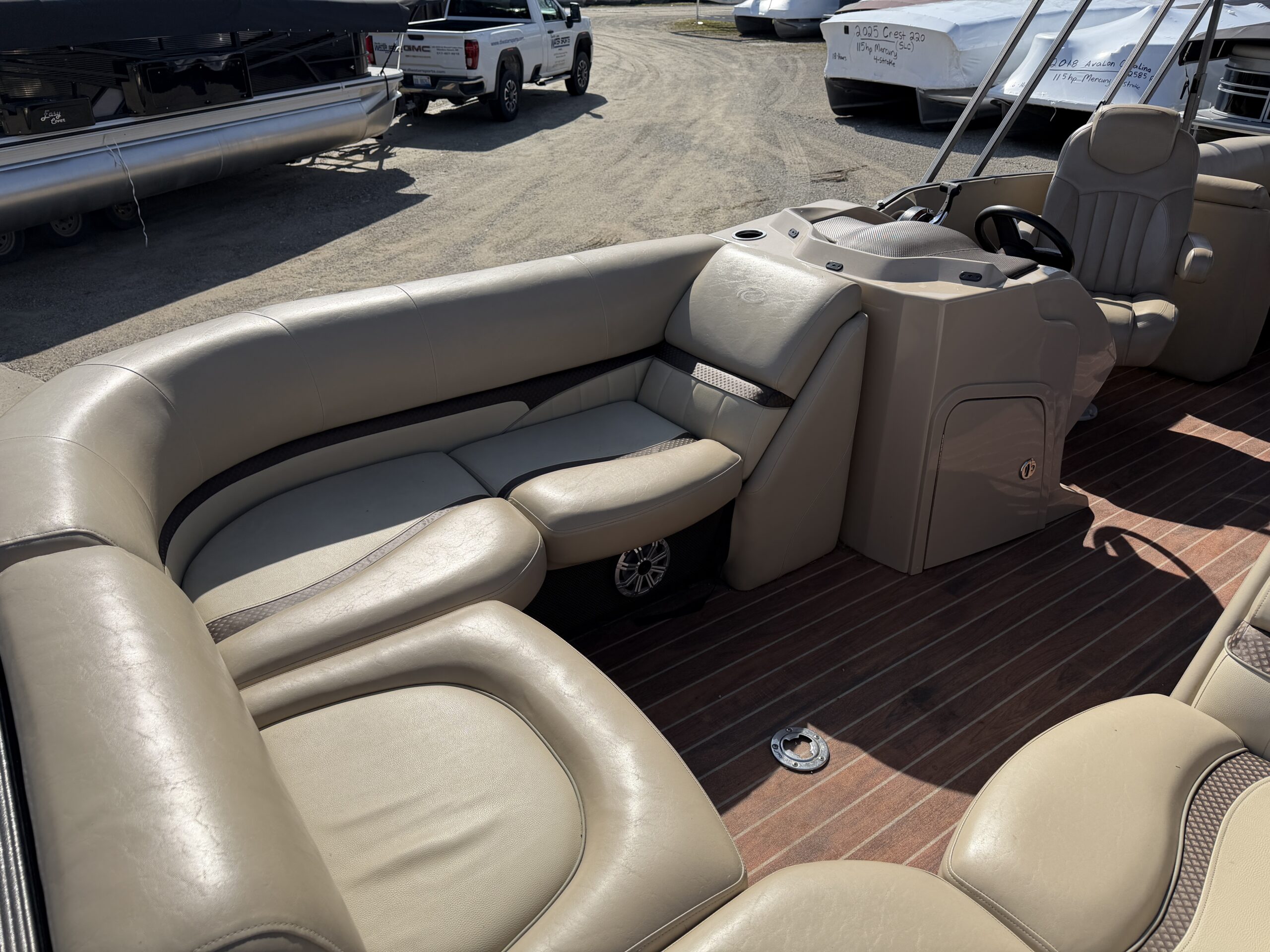 2015 Crest Classic 230 SLC 115hp Mercury Easy Cover and Sea Legs