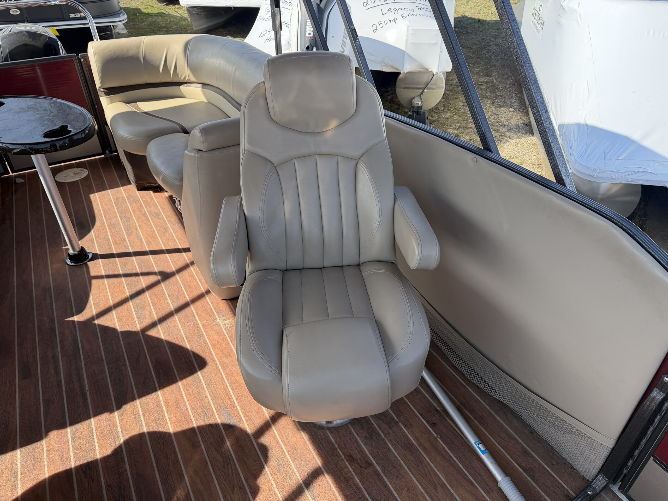 2015 Crest Classic 230 SLC 115hp Mercury Easy Cover and Sea Legs