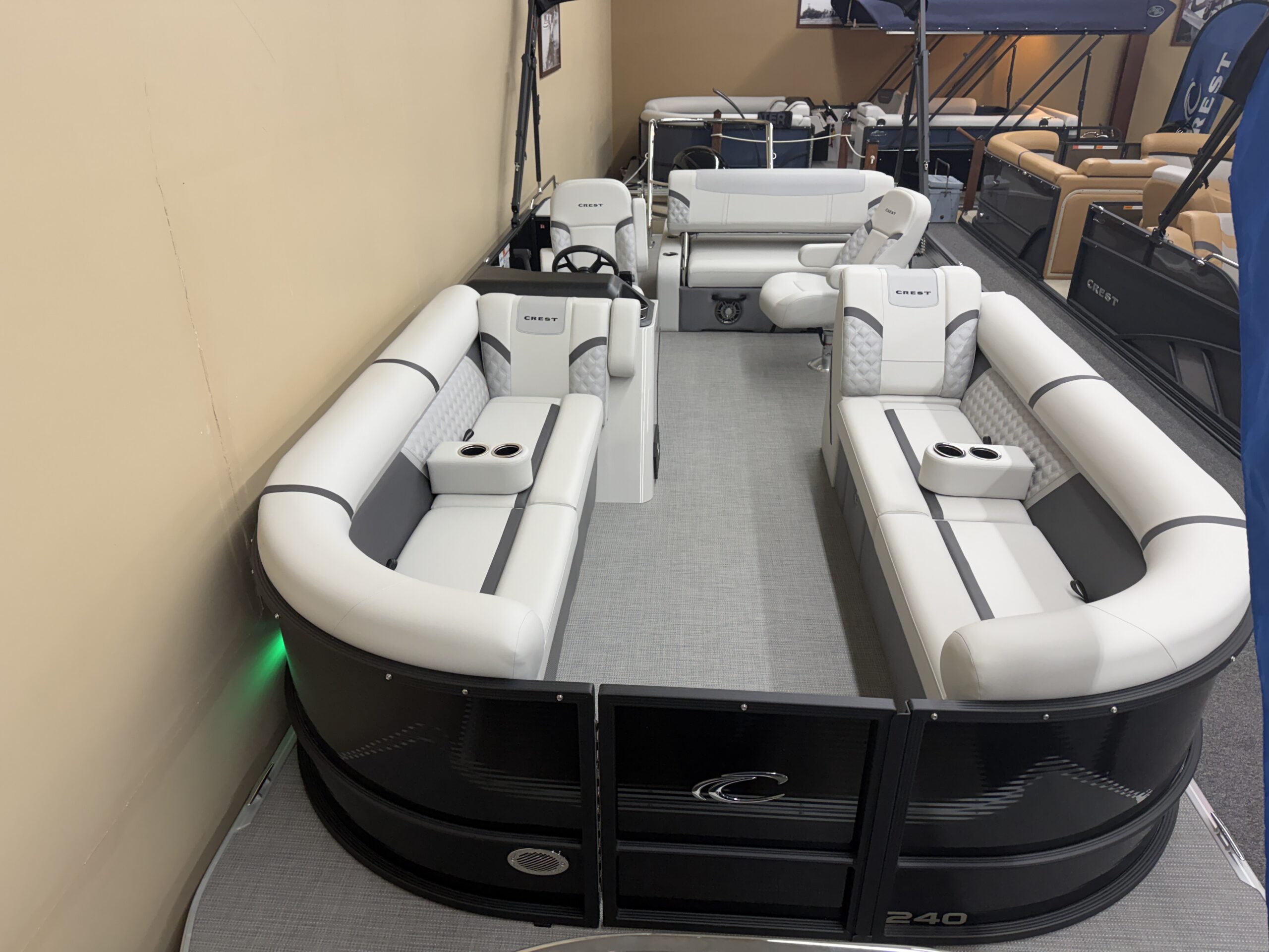 2025 Crest Classic 240 SLSC Mercury 115hp Command Thrust