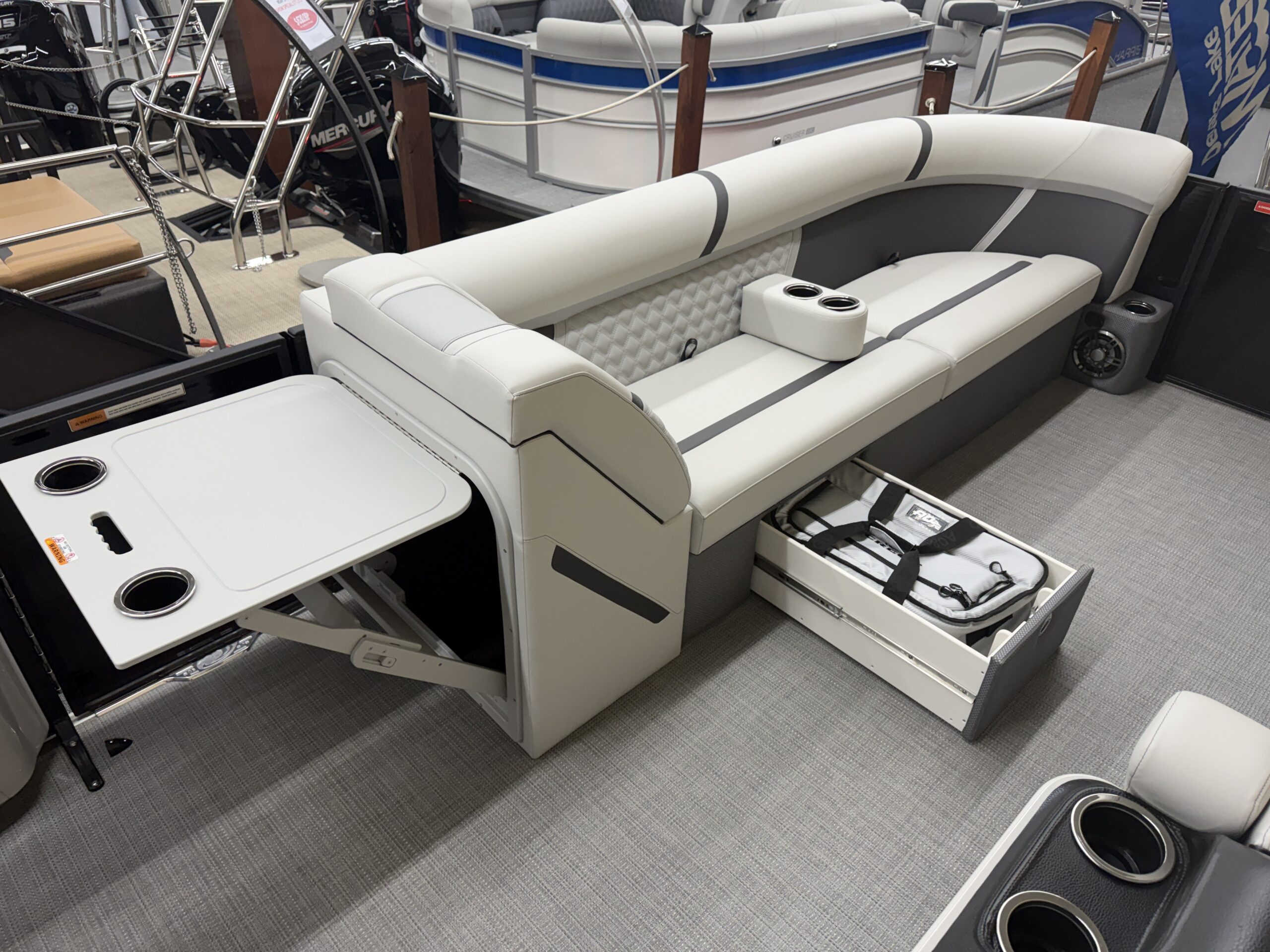 2025 Crest Classic 240 SLSC Mercury 115hp Command Thrust