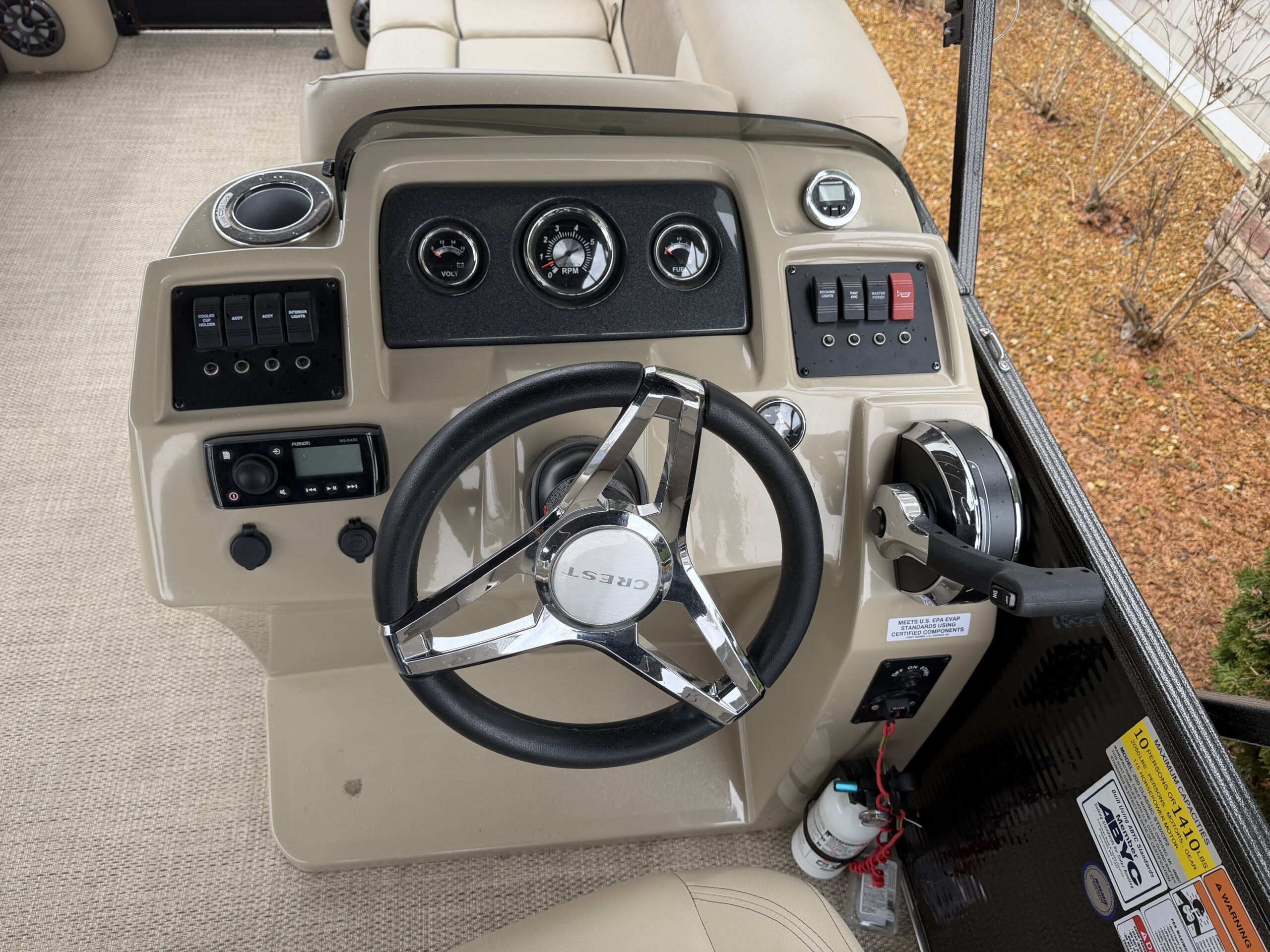 2021 Crest Classic LX 200 90hp Mercury CT Easy Cover