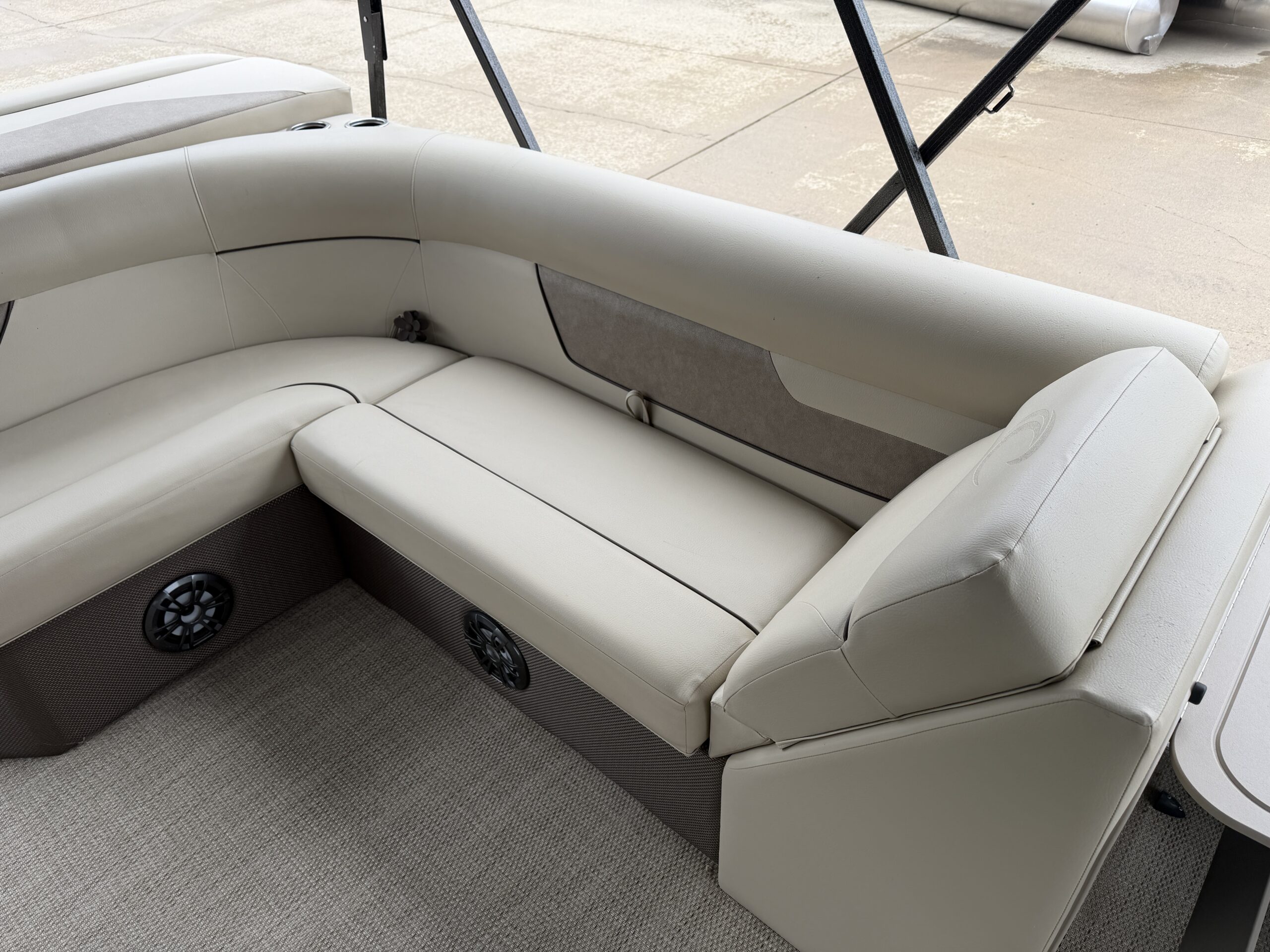 2021 Crest Classic LX 200 90hp Mercury CT Easy Cover