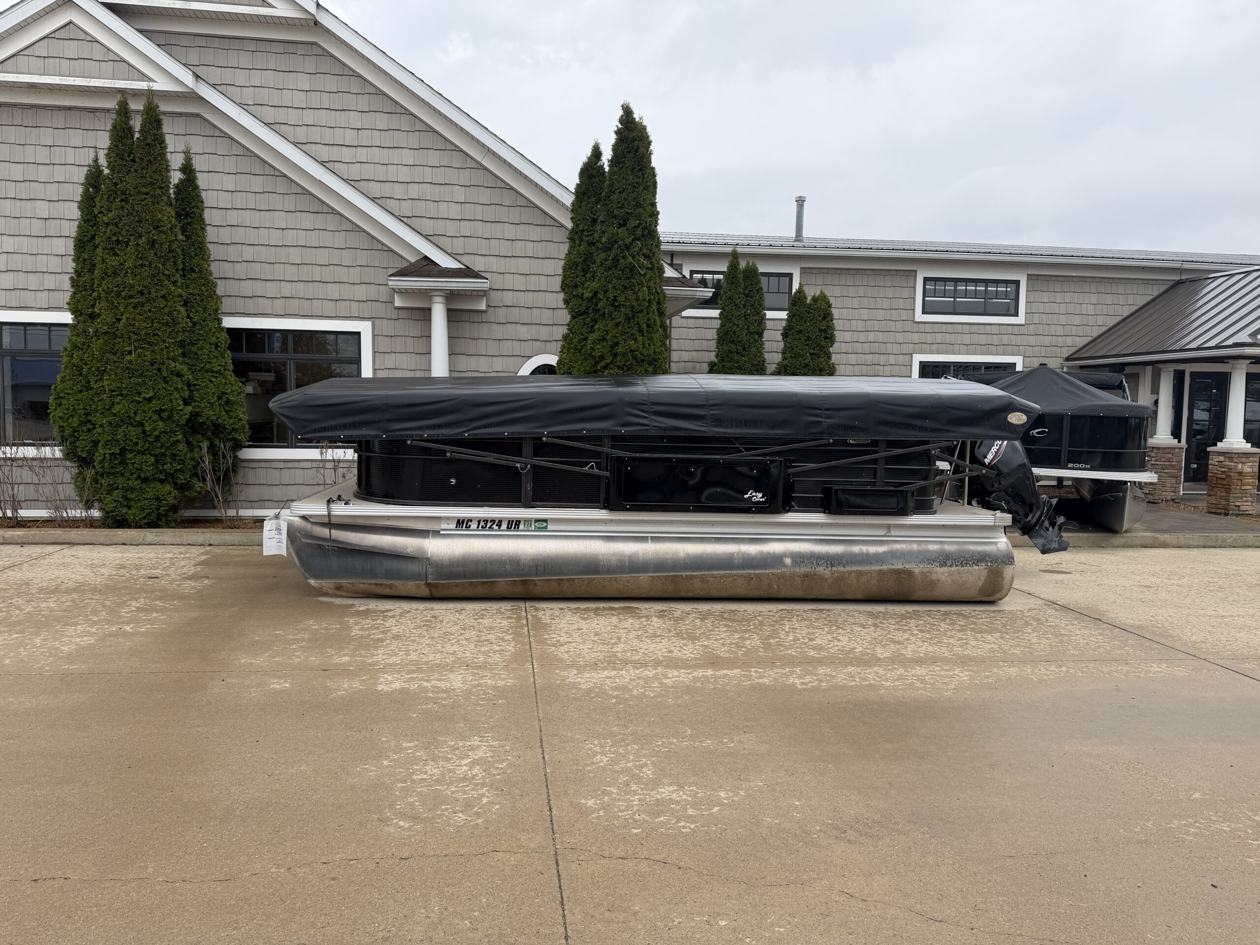 2021 Crest Classic LX 200 90hp Mercury CT Easy Cover