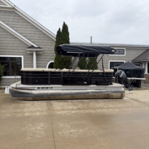 2021 Crest Classic LX 200 90hp Mercury CT Easy Cover