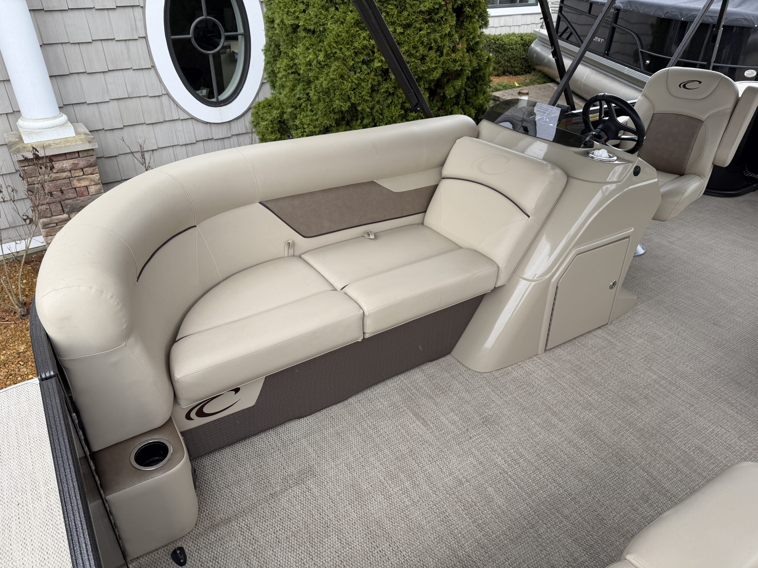 2021 Crest Classic LX 200 90hp Mercury CT Easy Cover