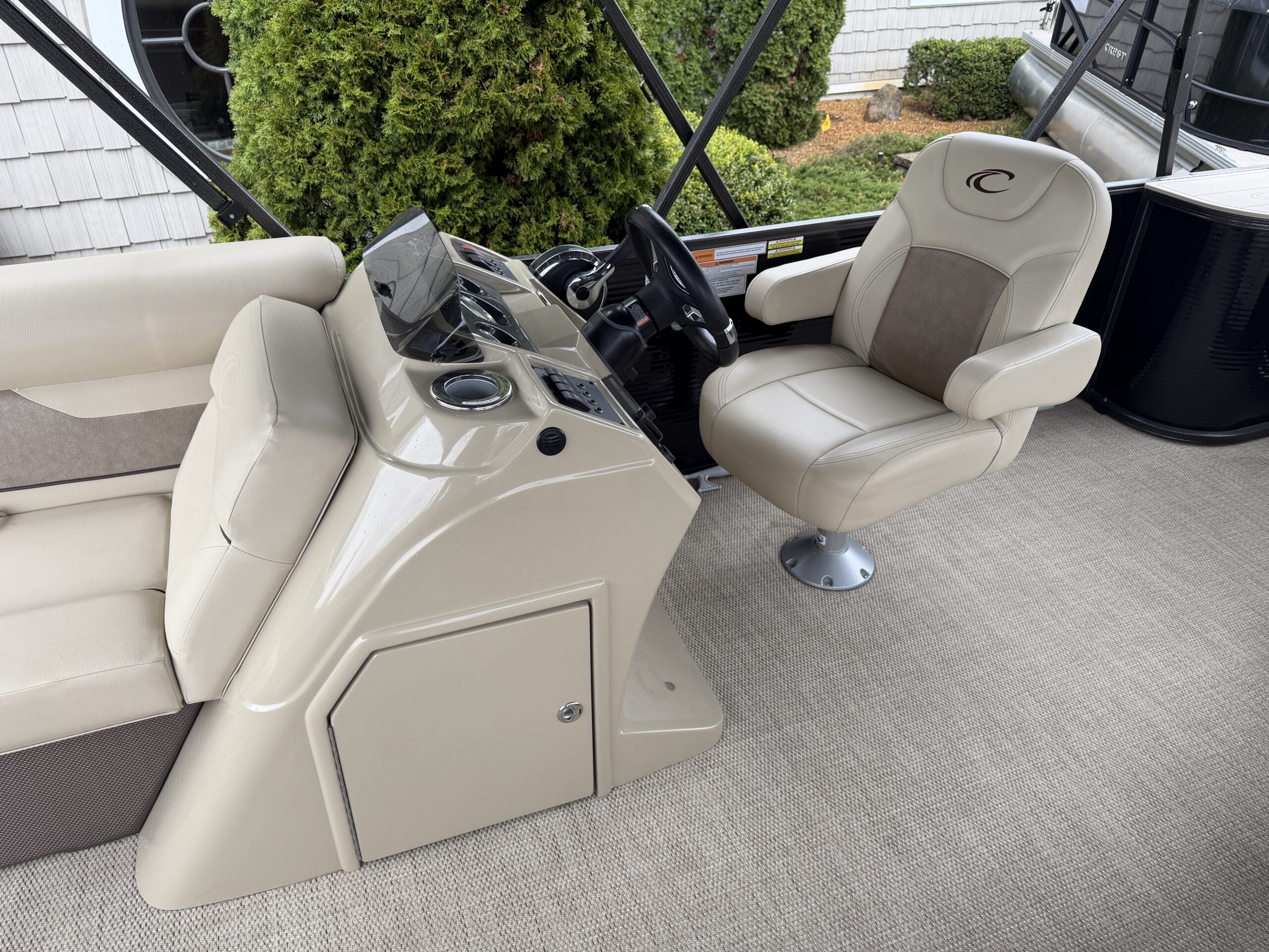 2021 Crest Classic LX 200 90hp Mercury CT Easy Cover