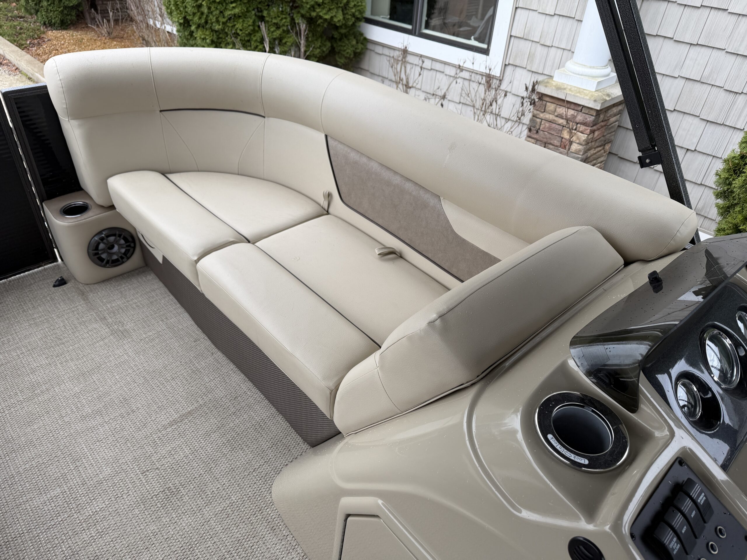 2021 Crest Classic LX 200 90hp Mercury CT Easy Cover