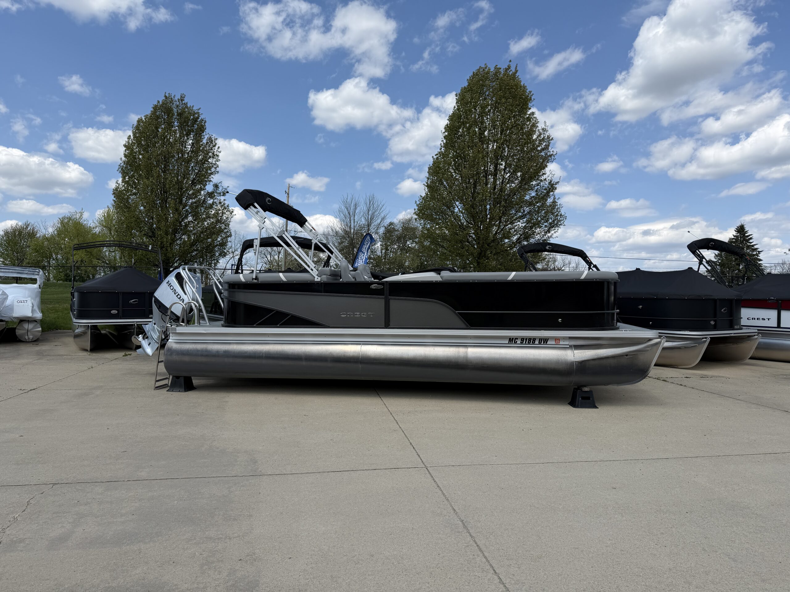 2023 Crest Classic DLX 240 SLC Tri Toon  Honda 250hp