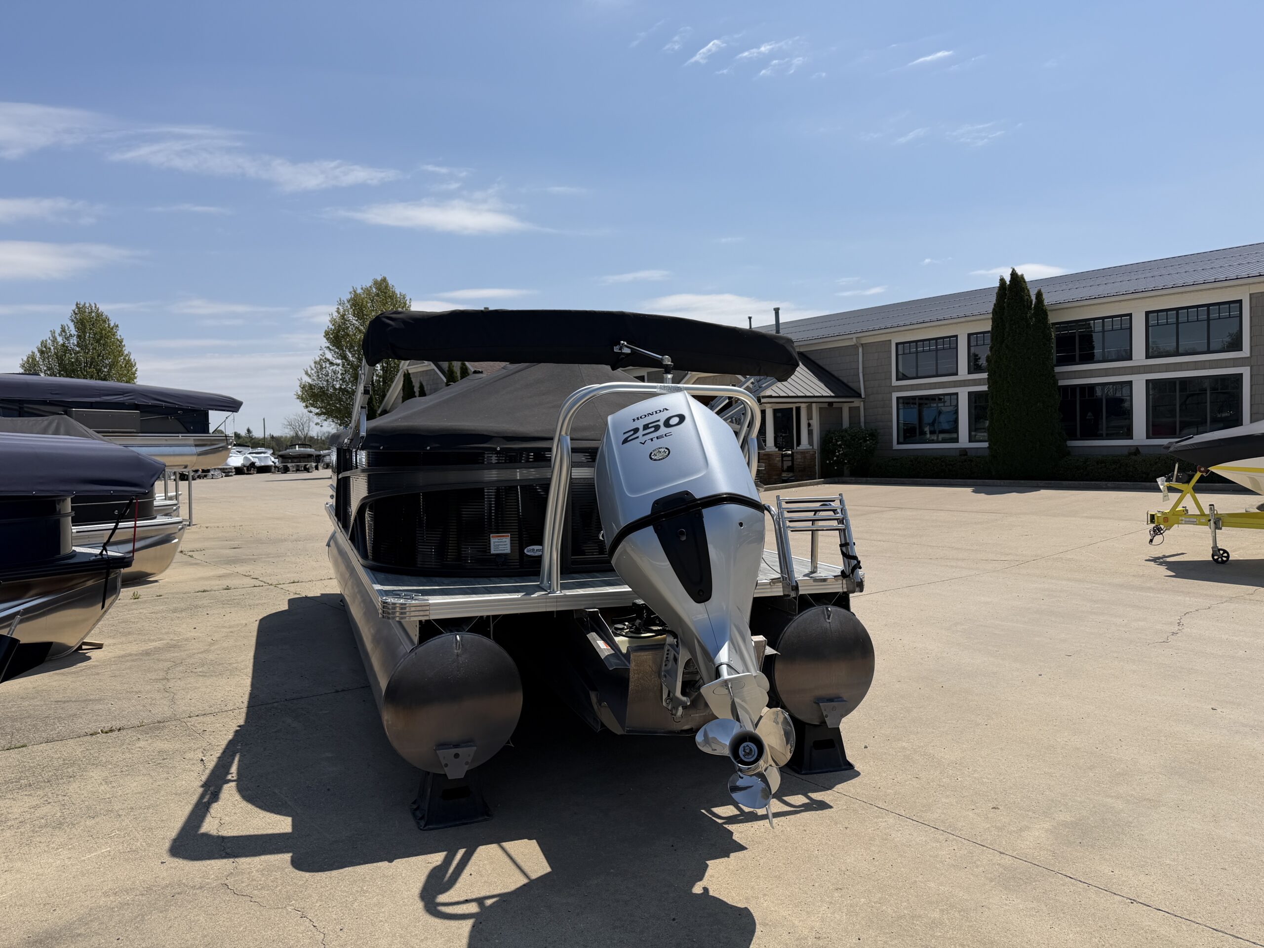 2023 Crest Classic DLX 240 SLC Tri Toon  Honda 250hp