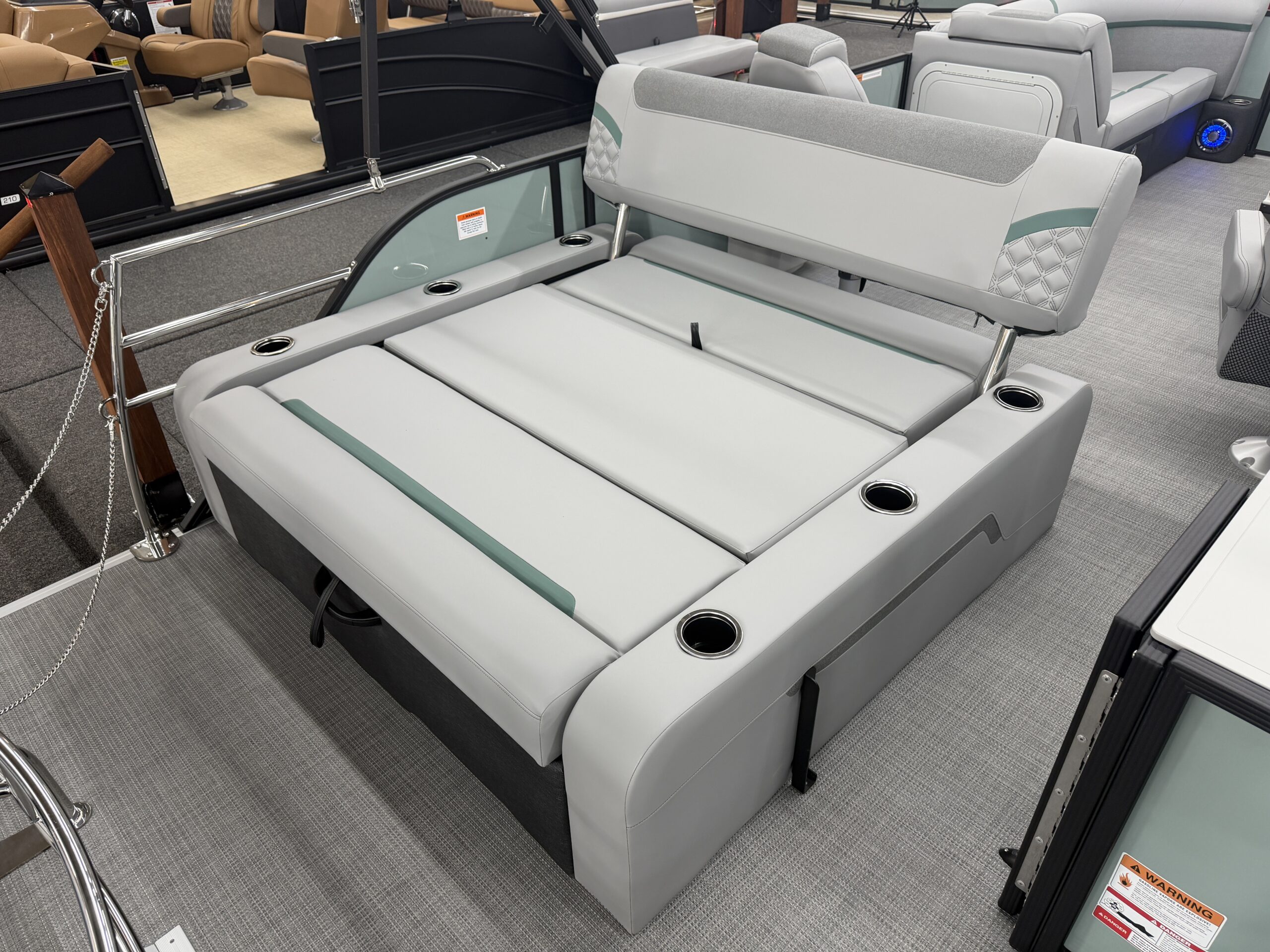 2026 Crest Conquest 215 SLSC Mercury 90hp Command Thrust
