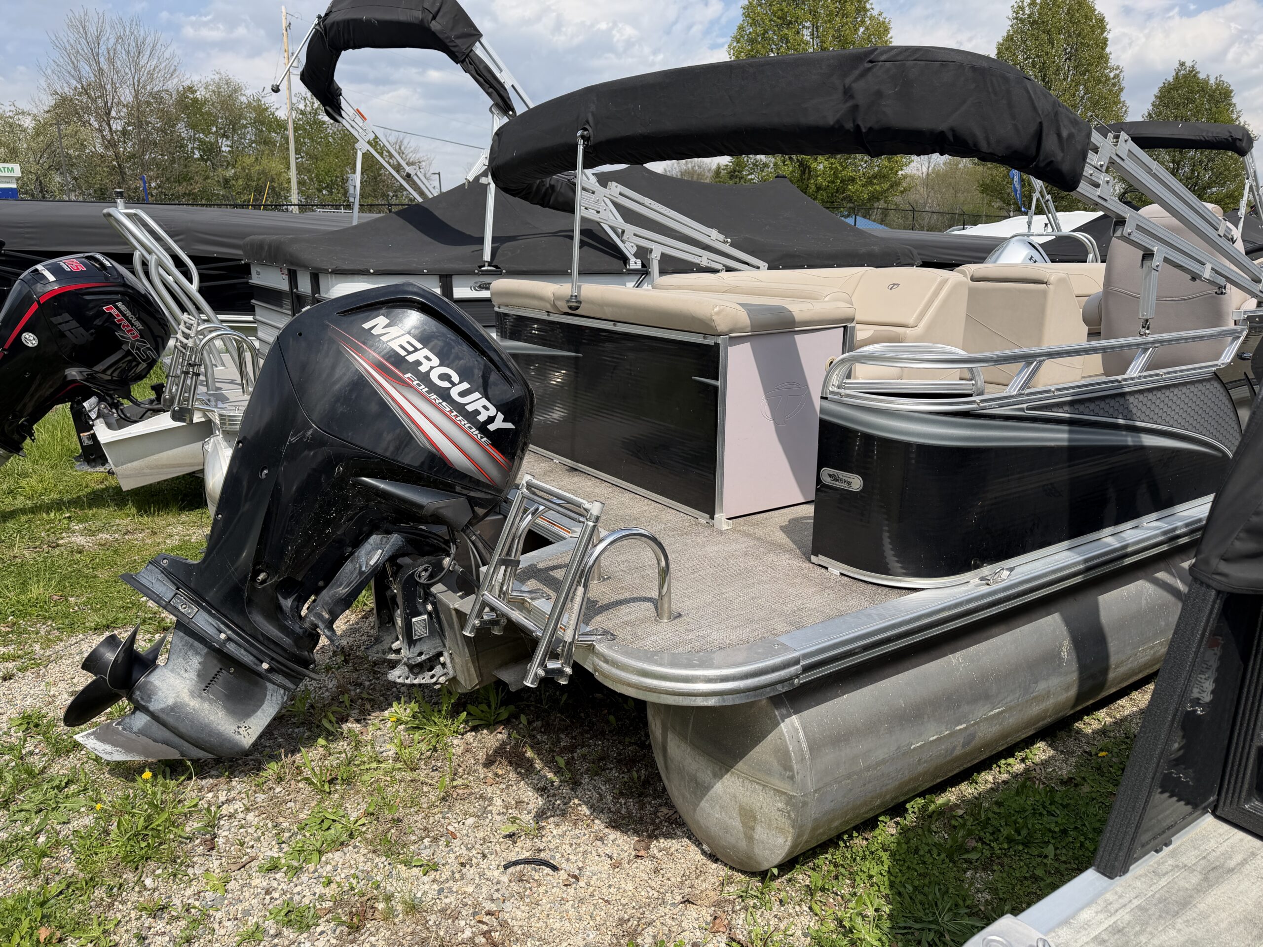 2015 Tahoe LTZ2485 90hp Mercury Sea Legs