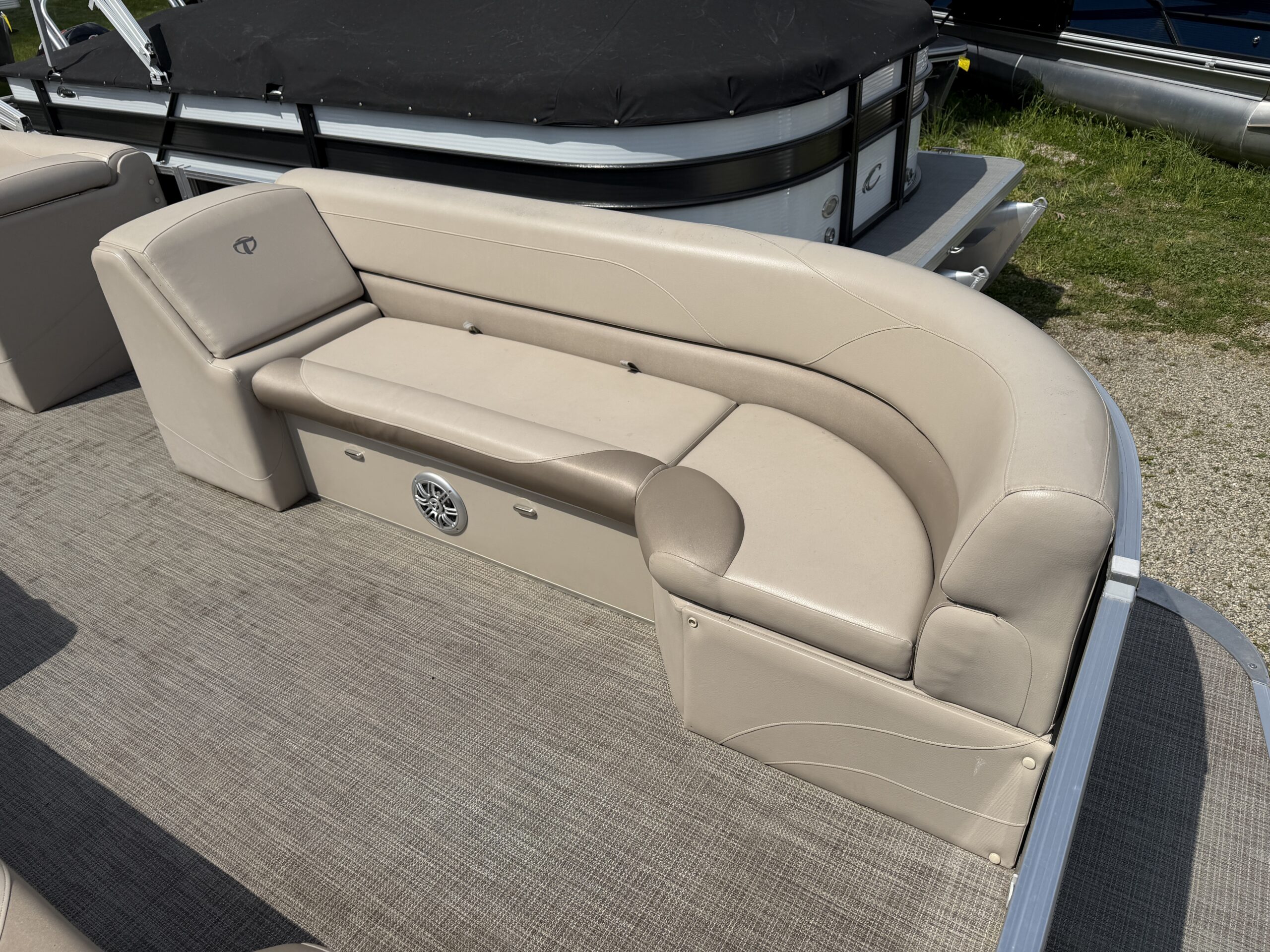 2015 Tahoe LTZ2485 90hp Mercury Sea Legs