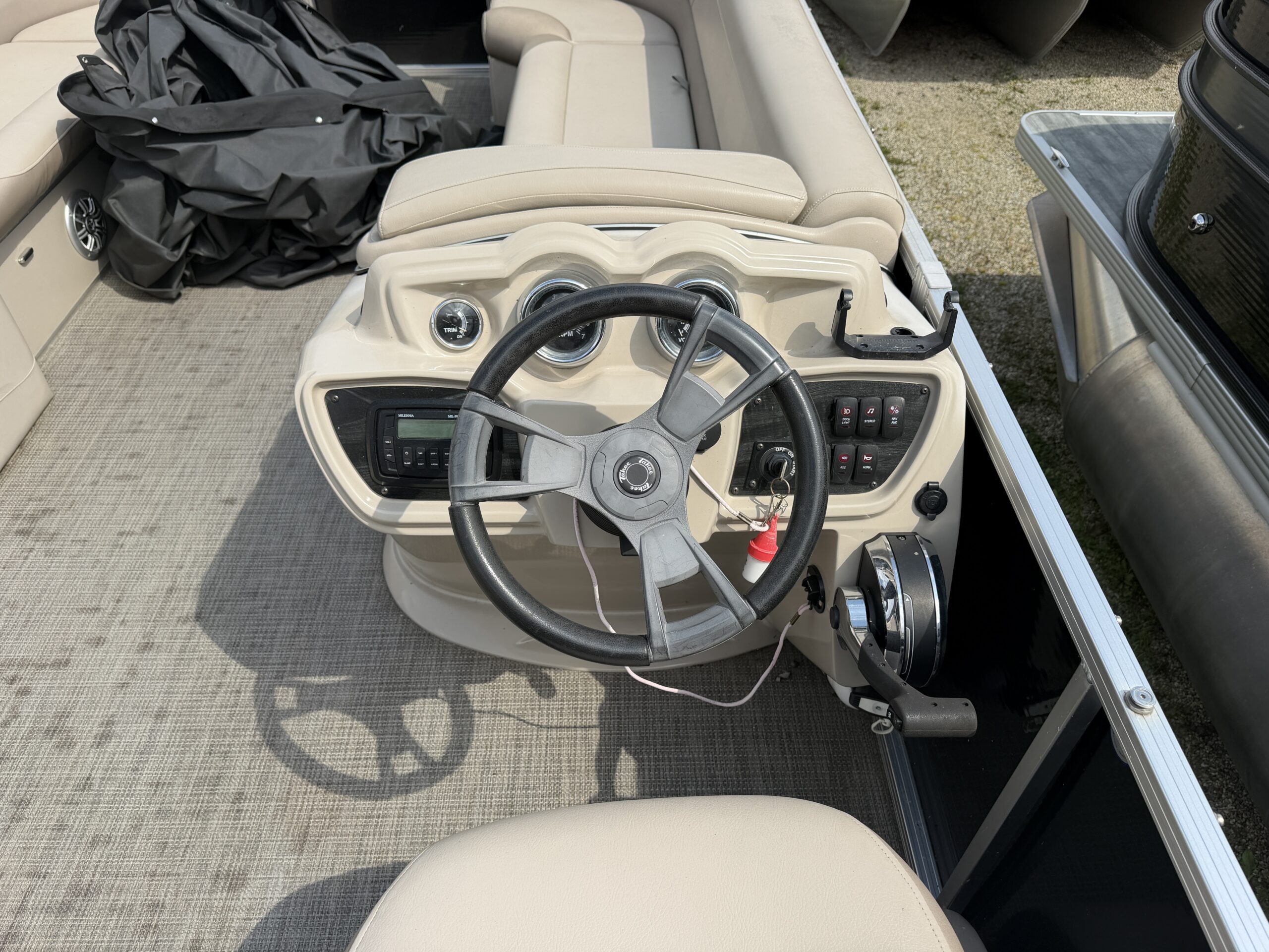 2015 Tahoe LTZ2485 90hp Mercury Sea Legs