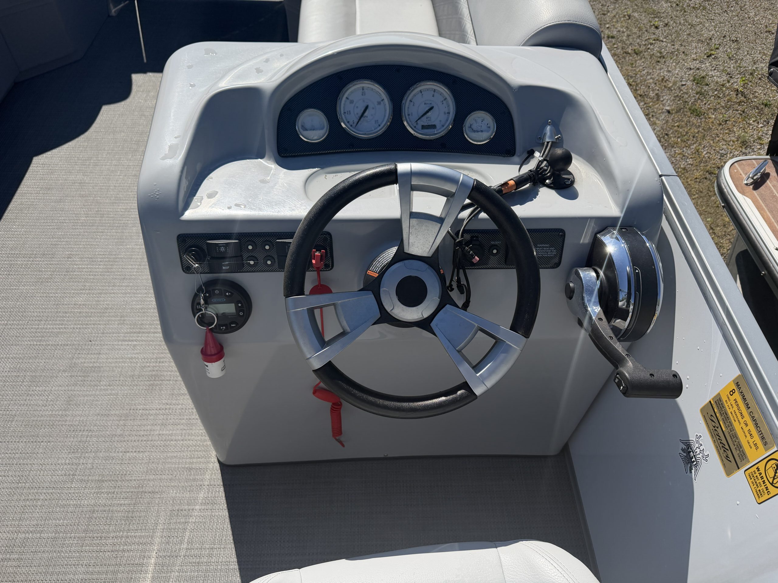 2020 Bentley 180 Cruise with 60hp Mercury Command Thrust