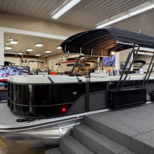 2025 Crest Classic 200 Mercury 90hp  Easy Cover