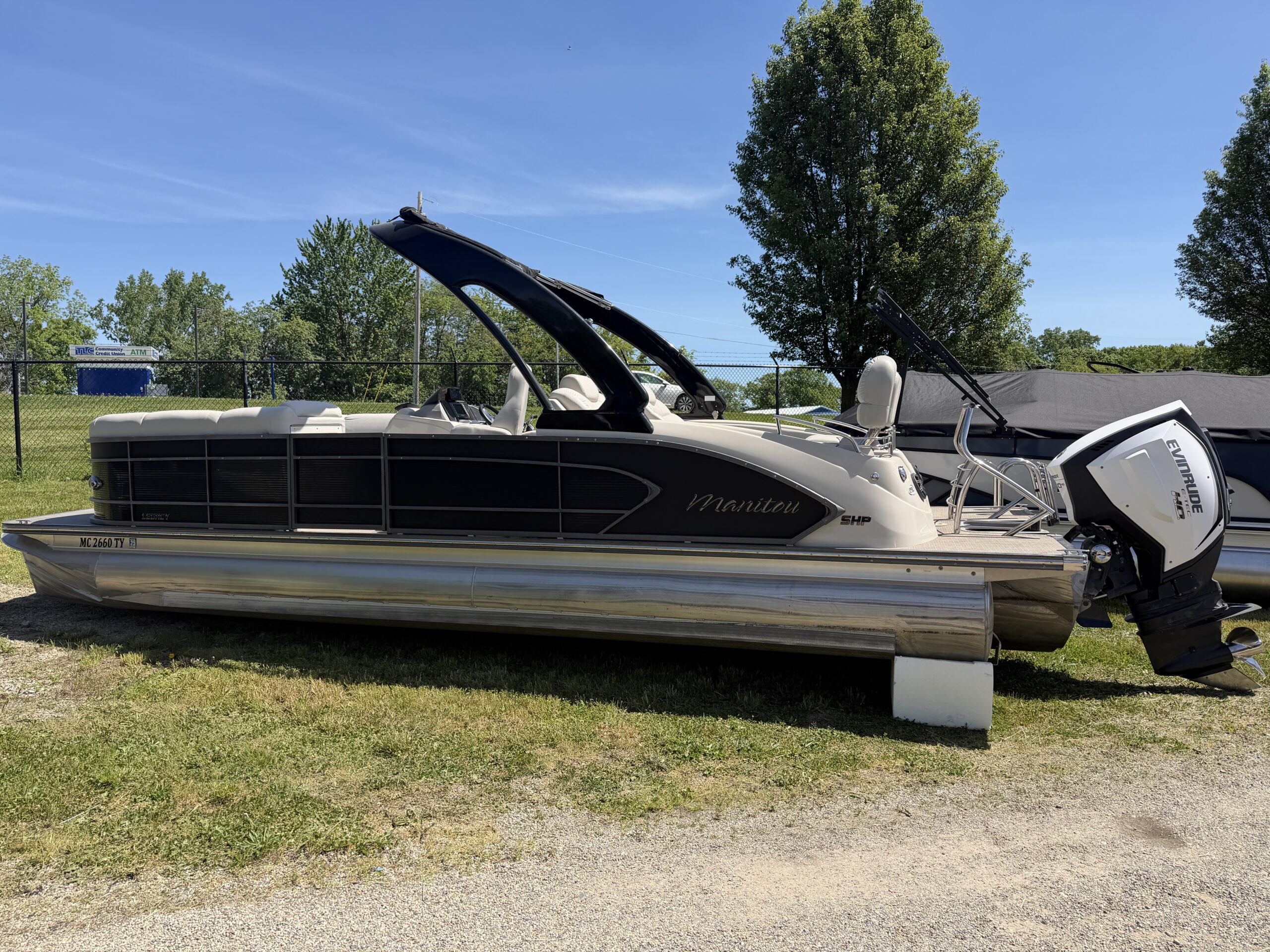2016 Manitou Legacy SRS 250  Evinrude E-Tec 250hp
