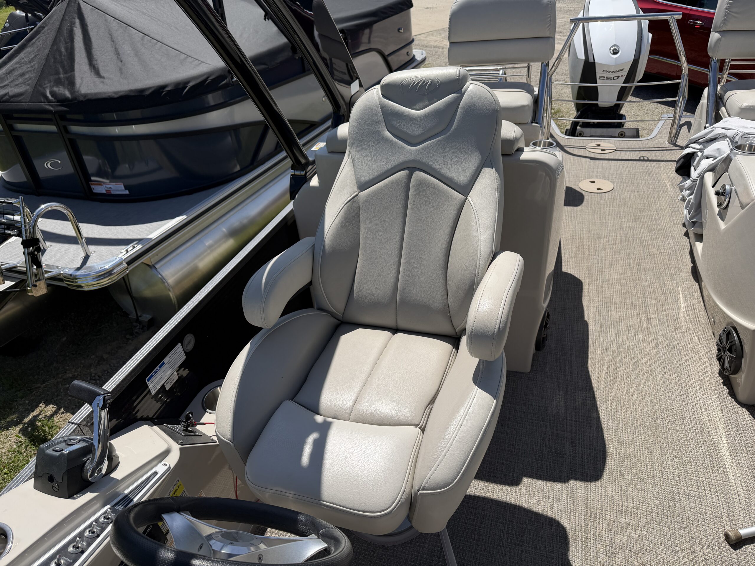 2016 Manitou Legacy SRS 250  Evinrude E-Tec 250hp
