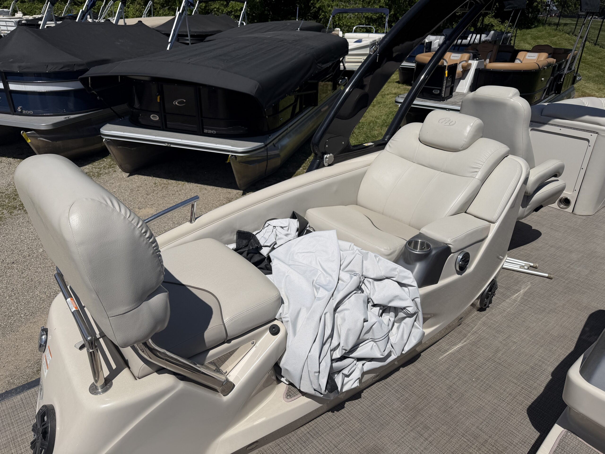 2016 Manitou Legacy SRS 250  Evinrude E-Tec 250hp