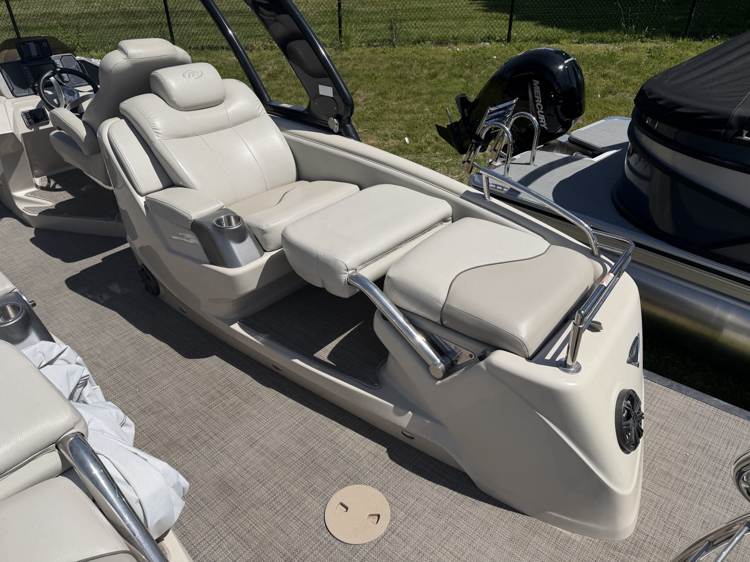 2016 Manitou Legacy SRS 250  Evinrude E-Tec 250hp