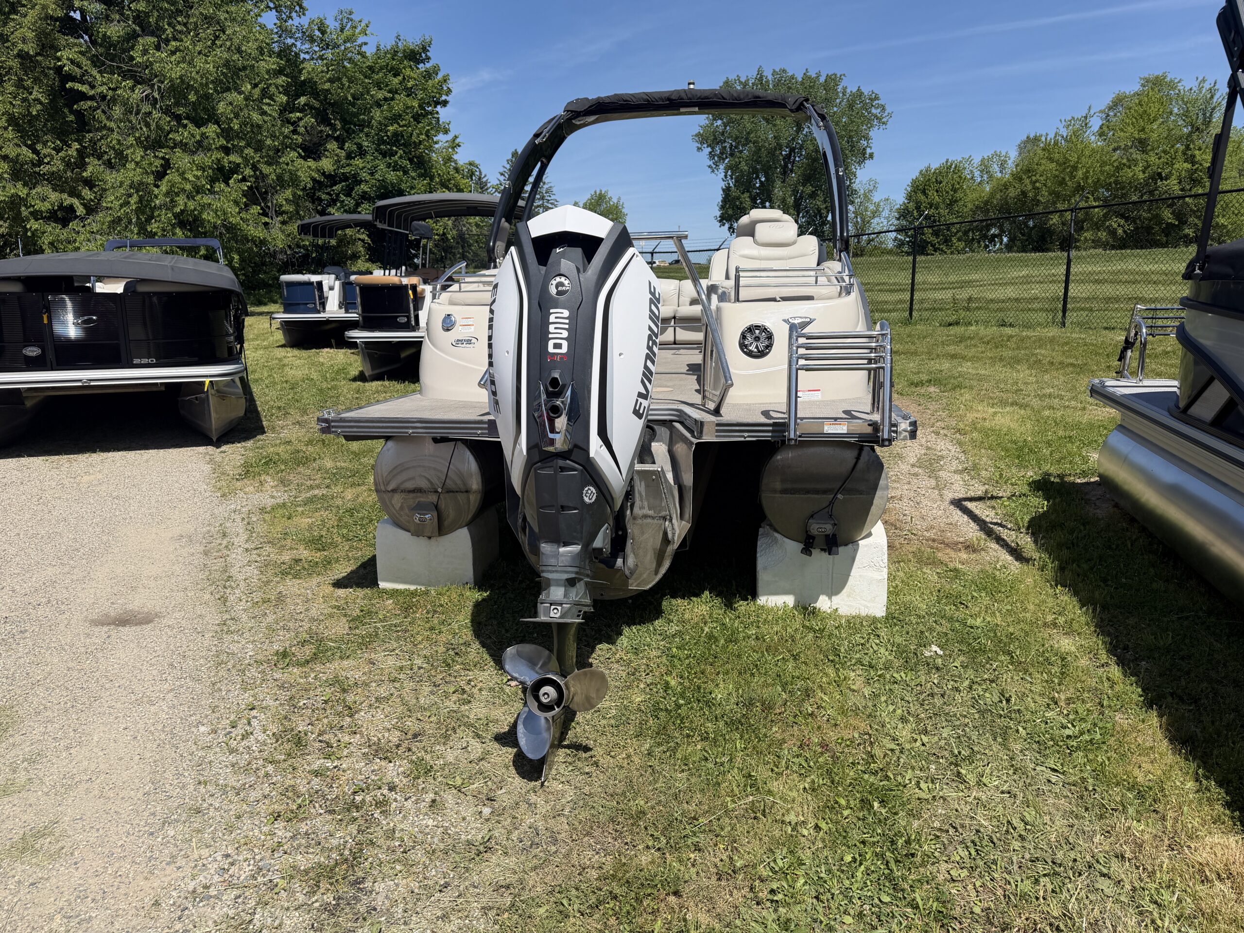 2016 Manitou Legacy SRS 250  Evinrude E-Tec 250hp