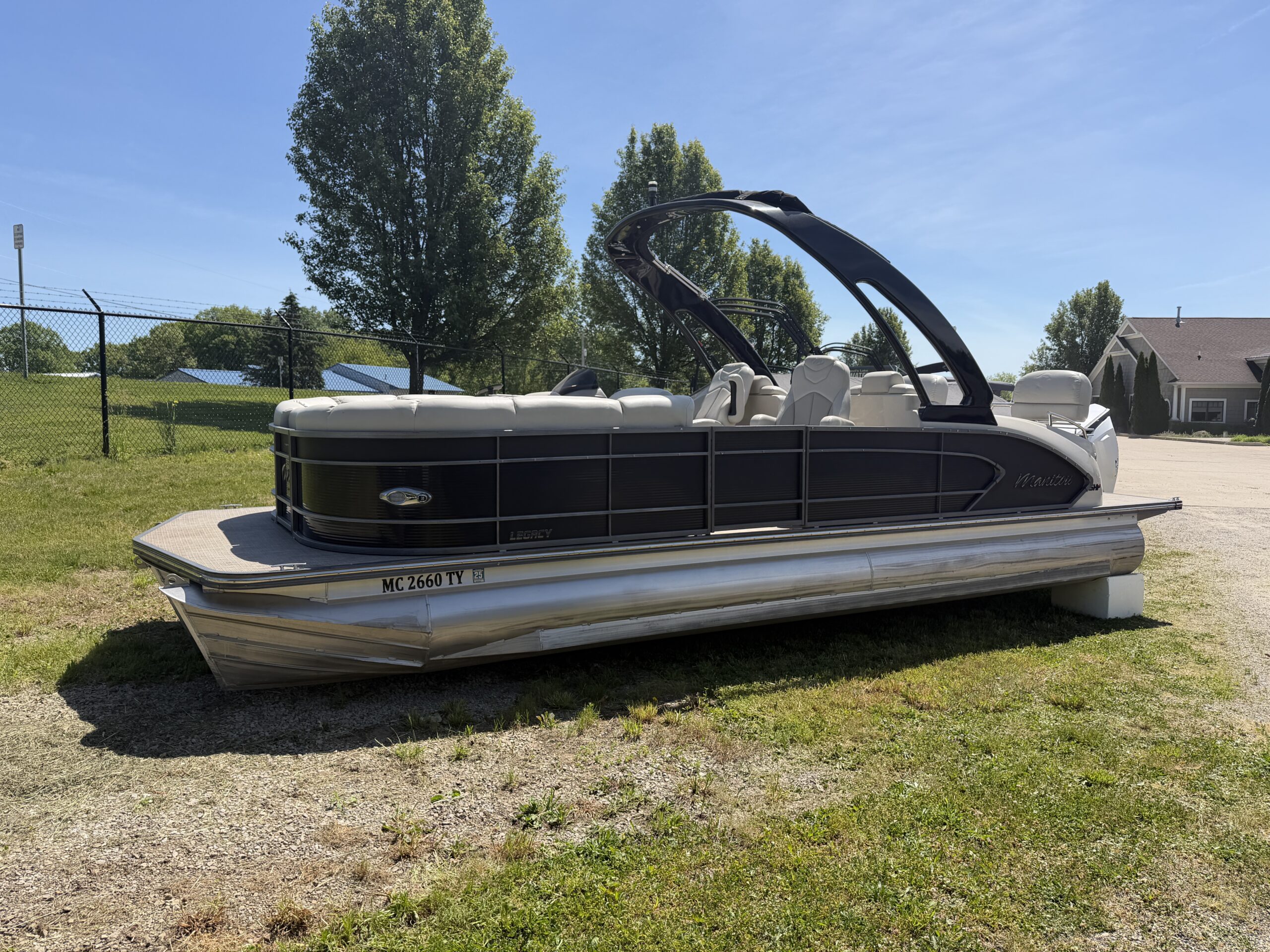 2016 Manitou Legacy SRS 250  Evinrude E-Tec 250hp