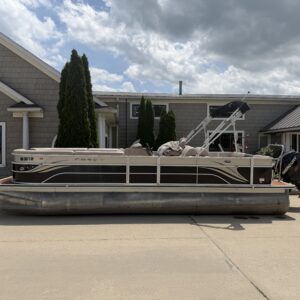 2013 Crest Classic 250 SLR2 Tri Toon  Mercury 250hp Verado