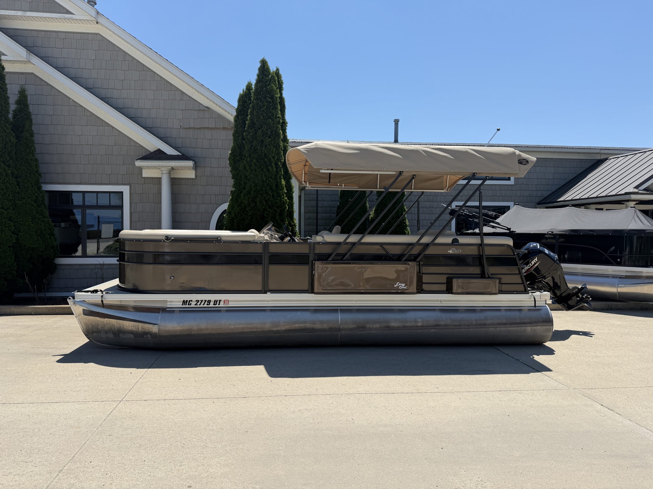 2022 Crest Classic DLX 220 SLS Mercury 50hp CT  Easy Cover