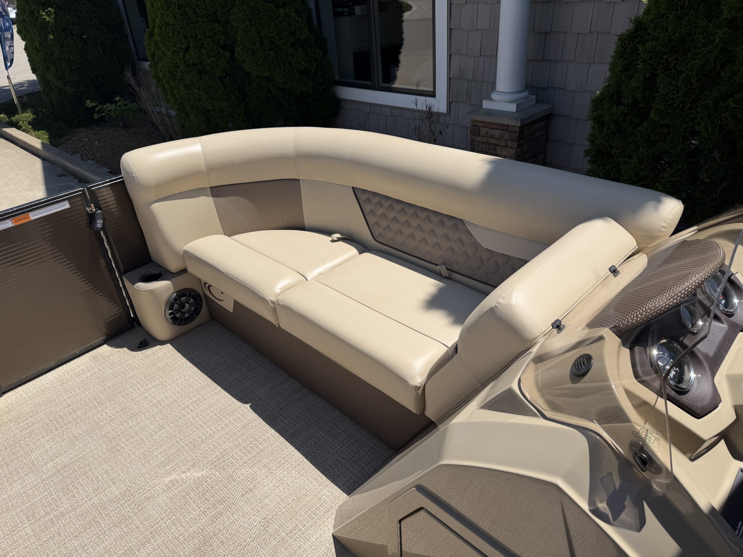 2022 Crest Classic DLX 220 SLS Mercury 50hp CT  Easy Cover