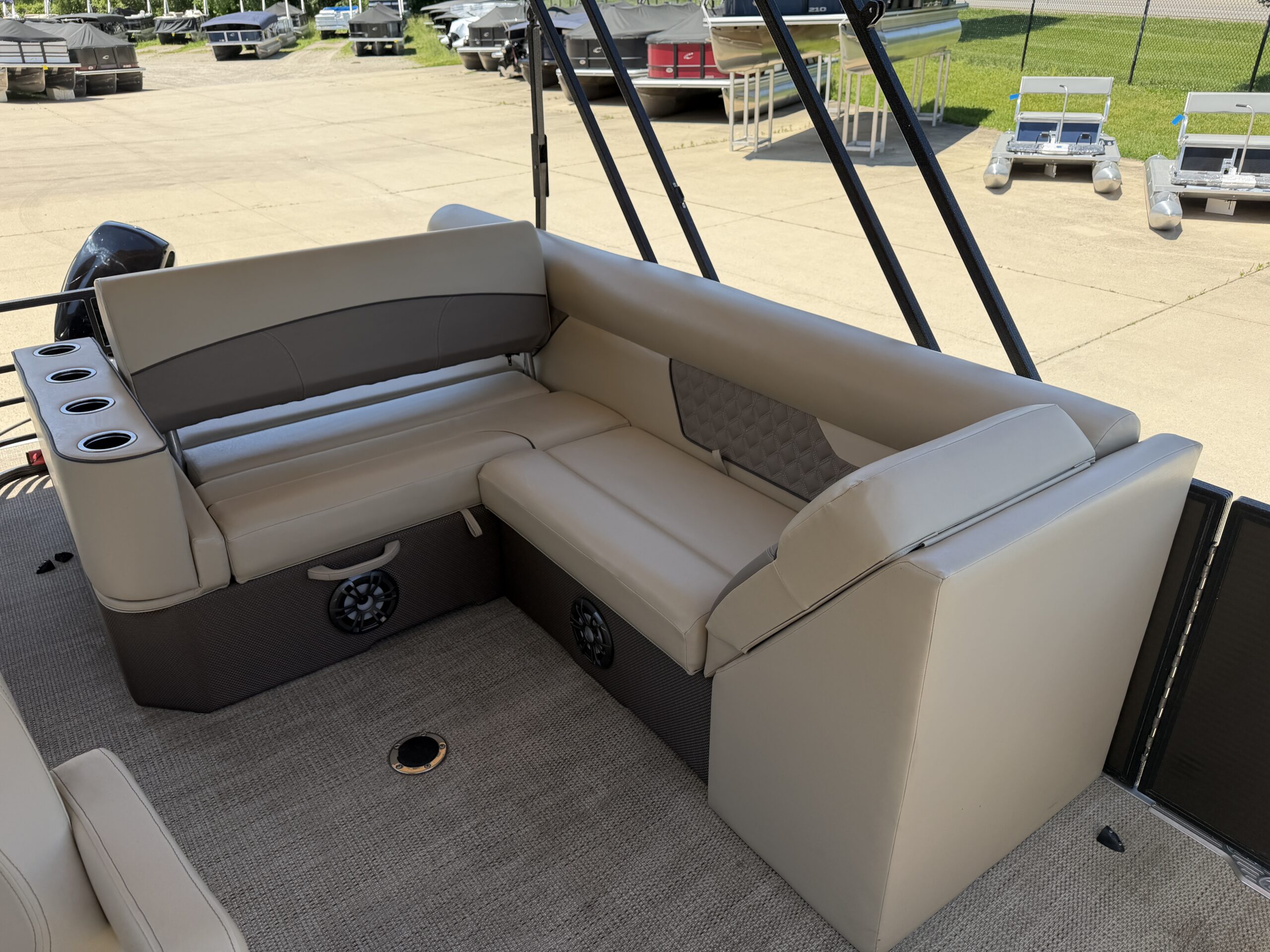 2022 Crest Classic DLX 220 SLS Mercury 50hp CT  Easy Cover