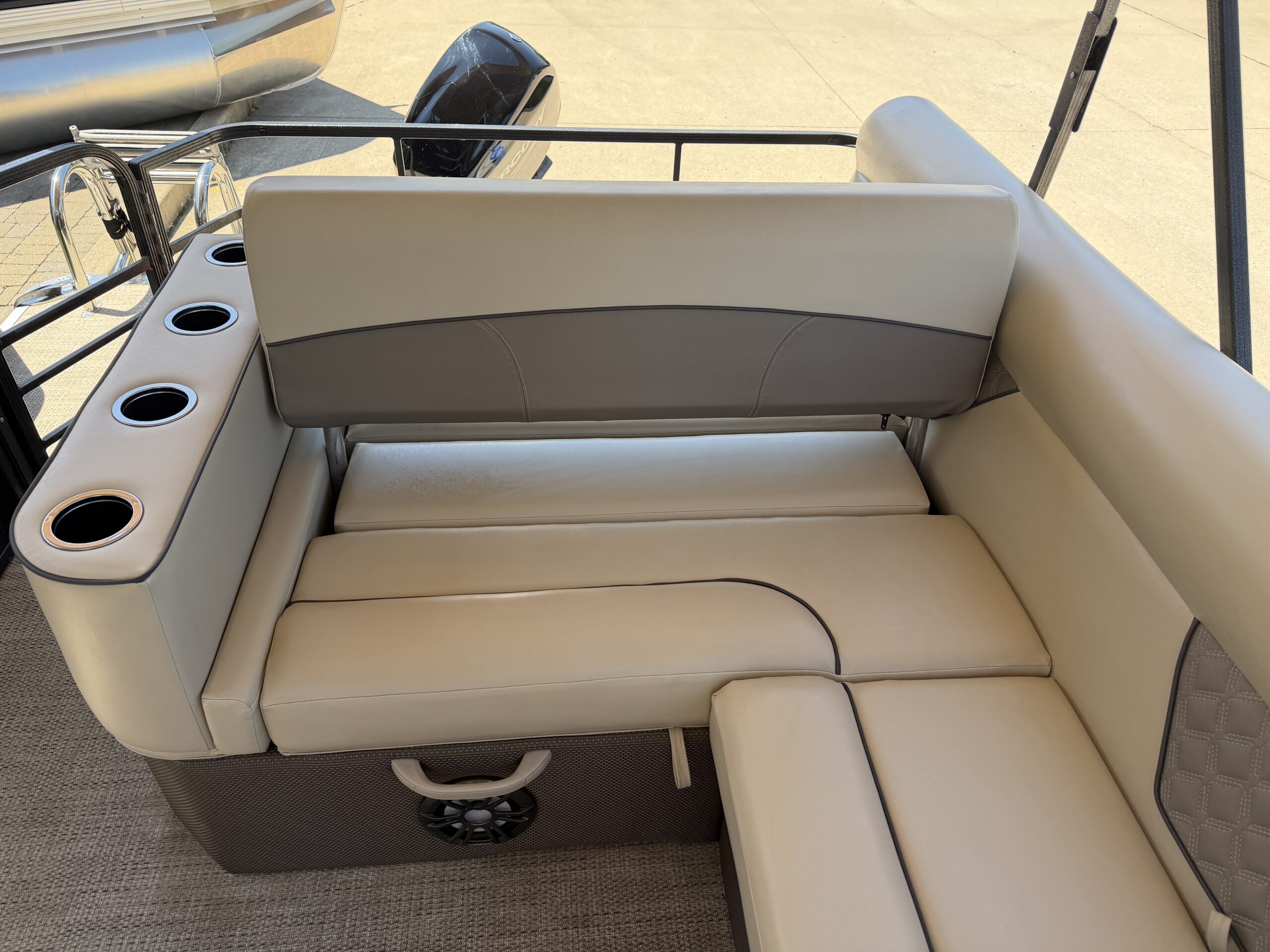 2022 Crest Classic DLX 220 SLS Mercury 50hp CT  Easy Cover