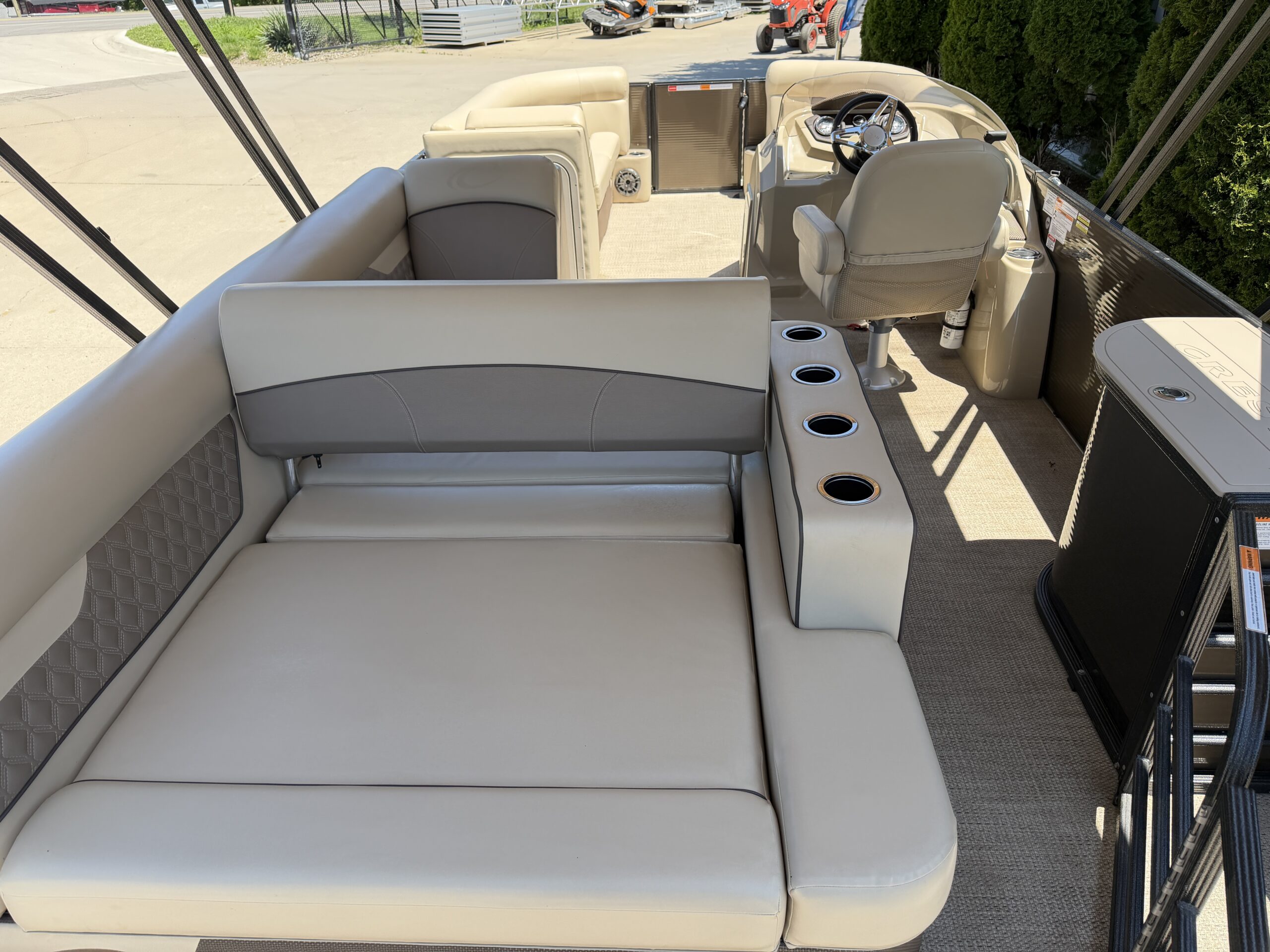 2022 Crest Classic DLX 220 SLS Mercury 50hp CT  Easy Cover