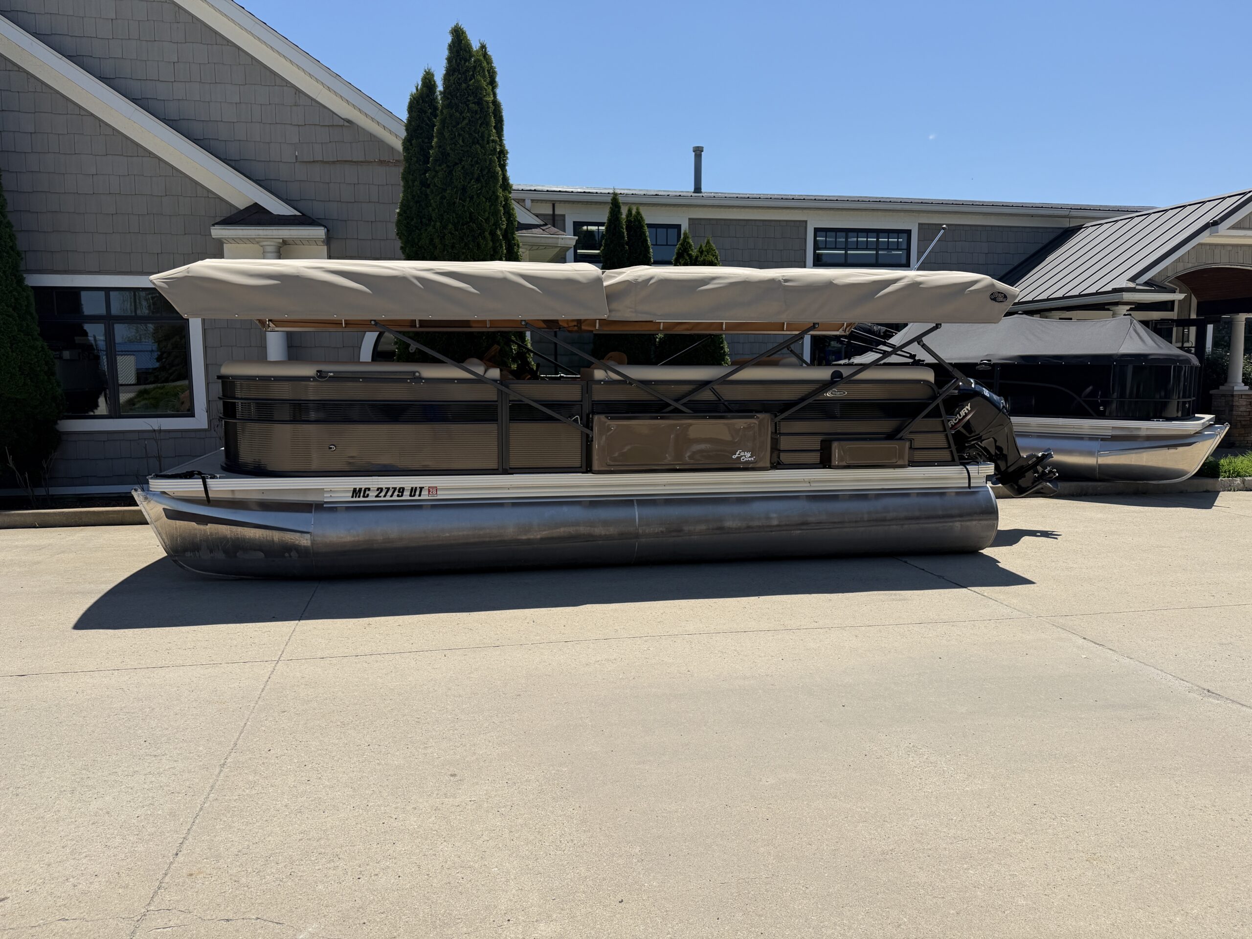2022 Crest Classic DLX 220 SLS Mercury 50hp CT  Easy Cover