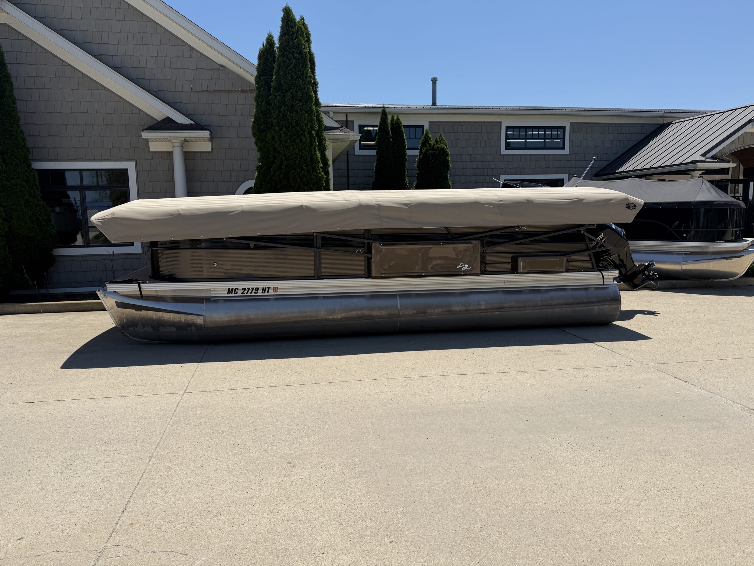 2022 Crest Classic DLX 220 SLS Mercury 50hp CT  Easy Cover