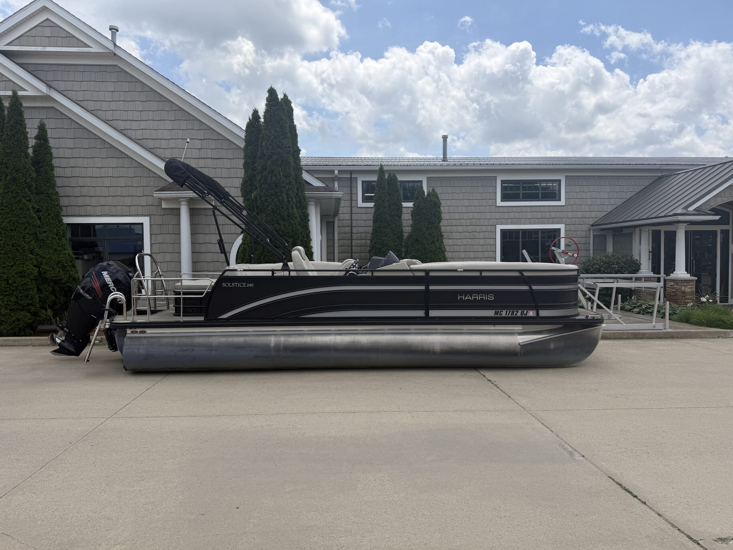 2019 Harris Solstice 240 SL Tri Toon Mercury 200hp Verado Pro