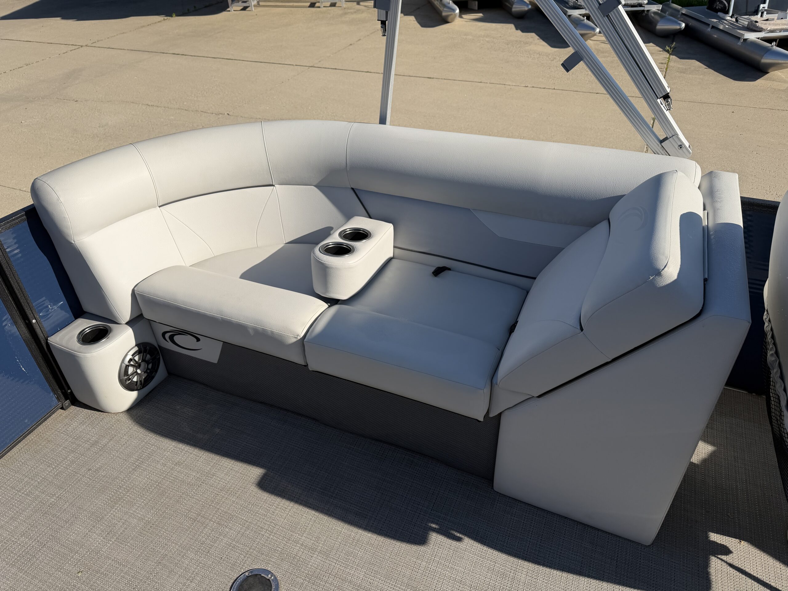 2022 Crest Classic LX 200 SLC  Mercury 50hp Command Thrust
