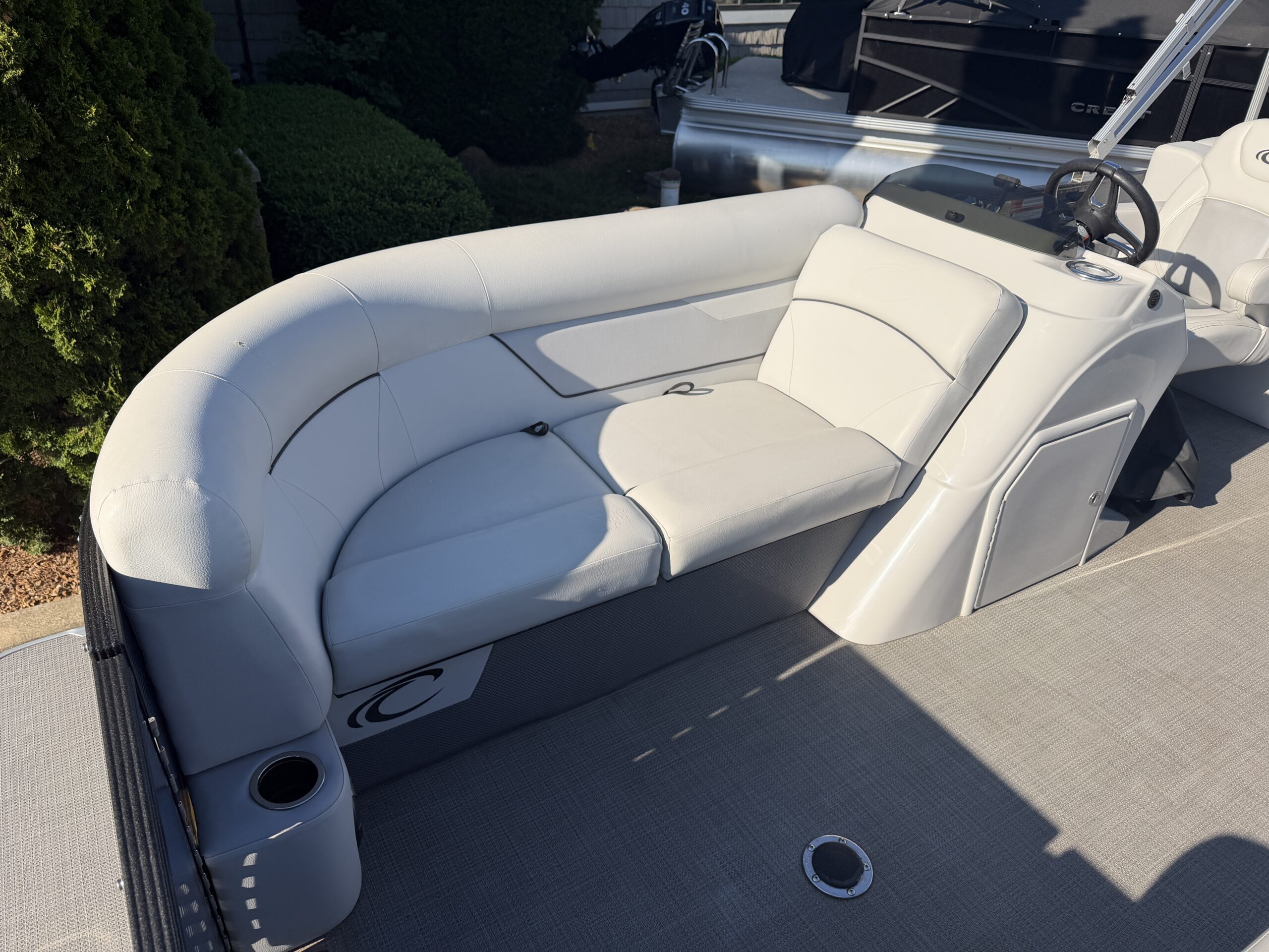 2022 Crest Classic LX 200 SLC  Mercury 50hp Command Thrust