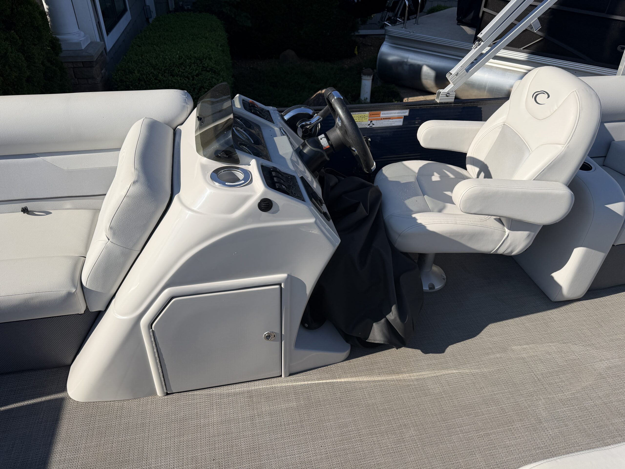 2022 Crest Classic LX 200 SLC  Mercury 50hp Command Thrust