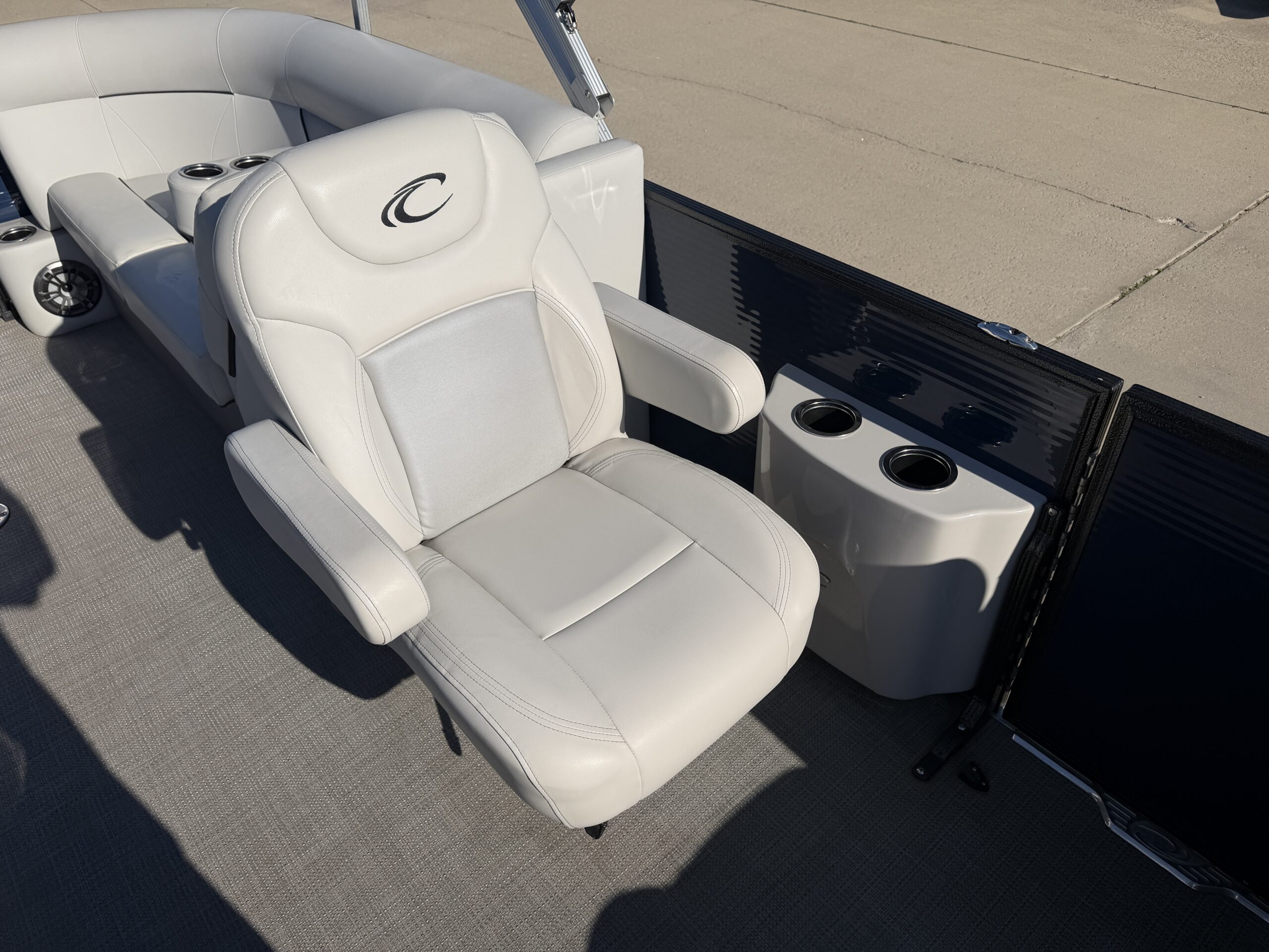 2022 Crest Classic LX 200 SLC  Mercury 50hp Command Thrust