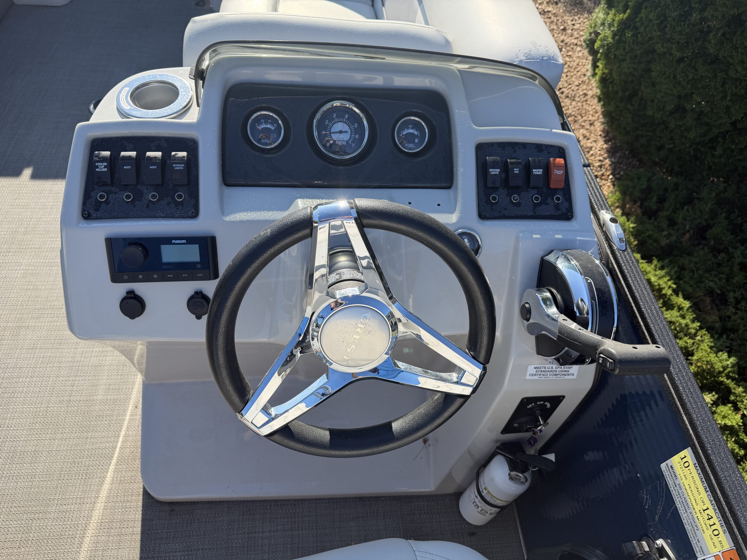 2022 Crest Classic LX 200 SLC  Mercury 50hp Command Thrust