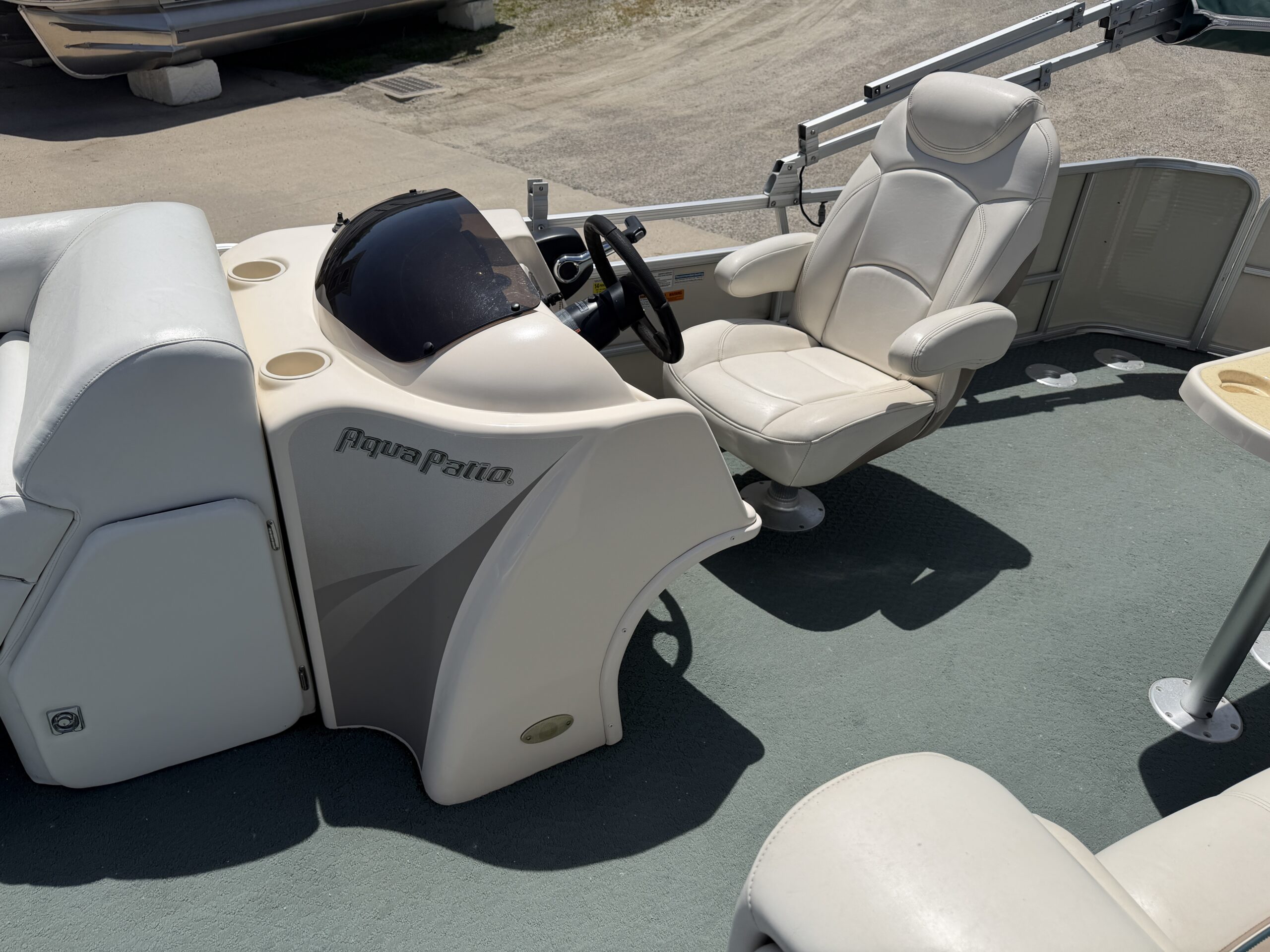 2006 Aqua Patio 22'  90hp Yamaha 4 stroke