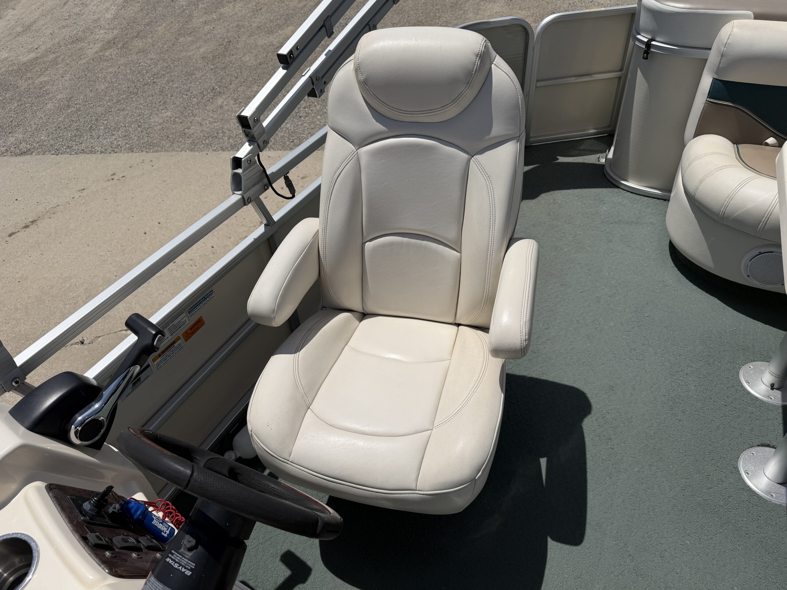 2006 Aqua Patio 22'  90hp Yamaha 4 stroke