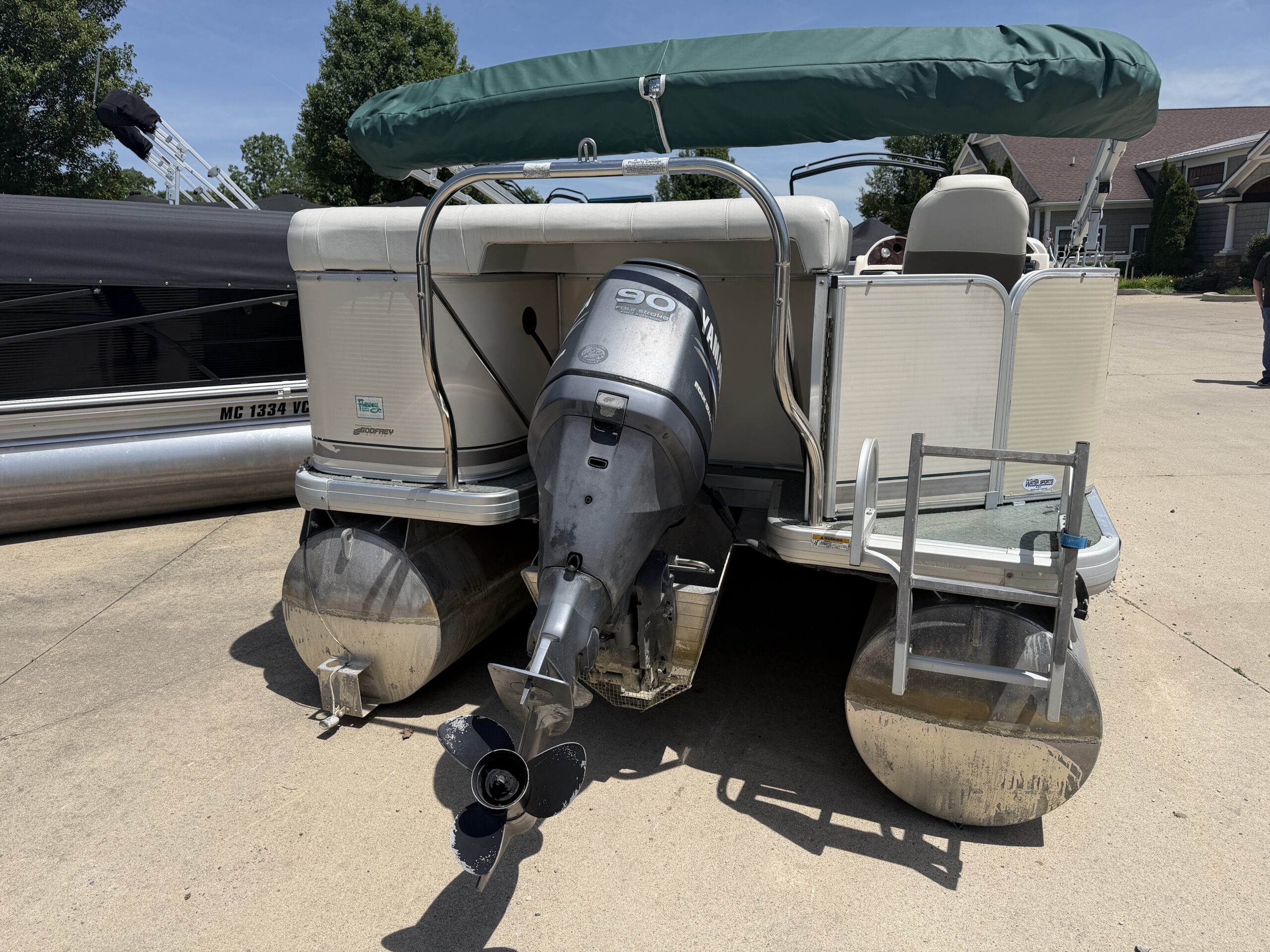 2006 Aqua Patio 22'  90hp Yamaha 4 stroke