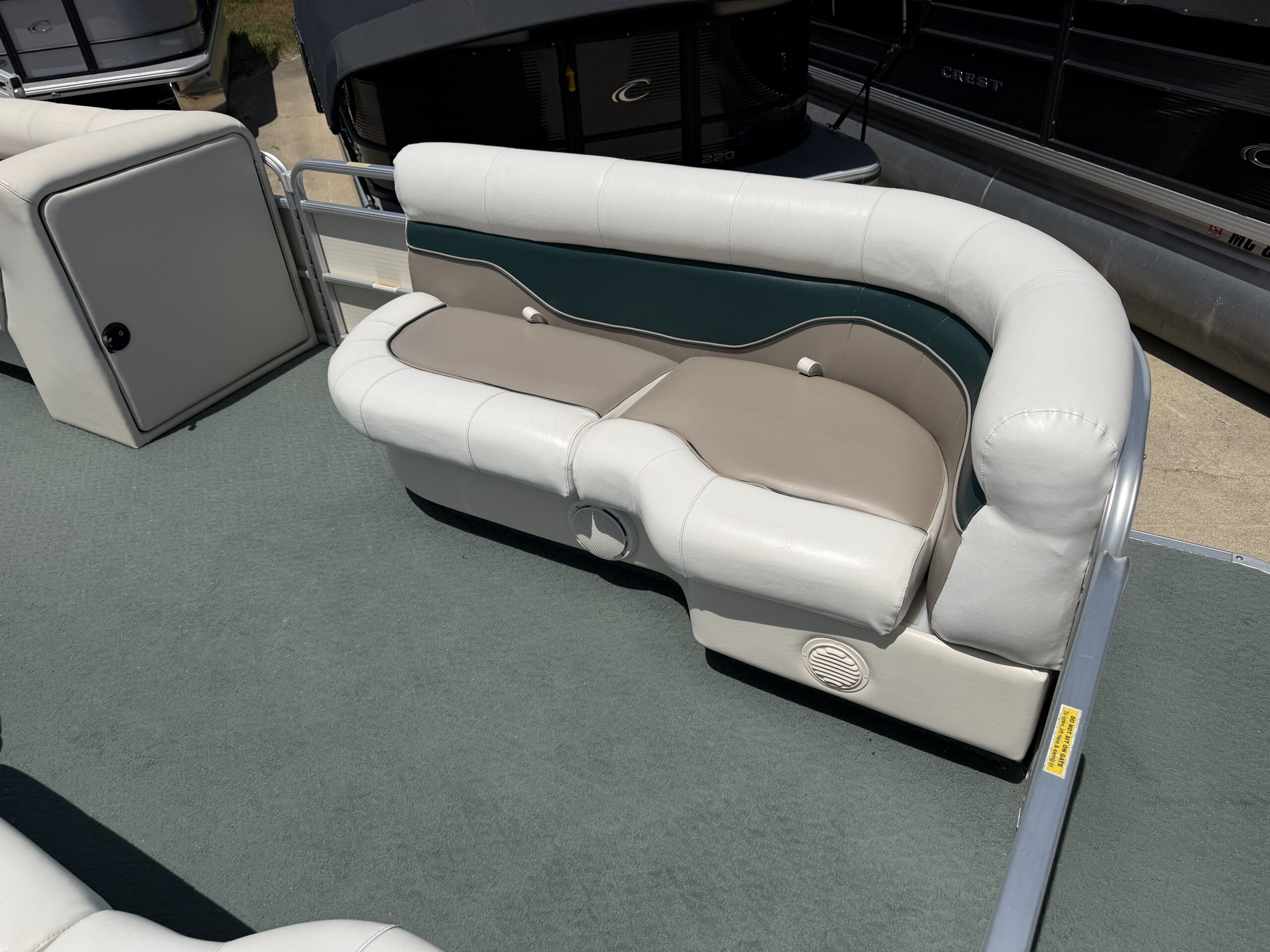 2006 Aqua Patio 22'  90hp Yamaha 4 stroke