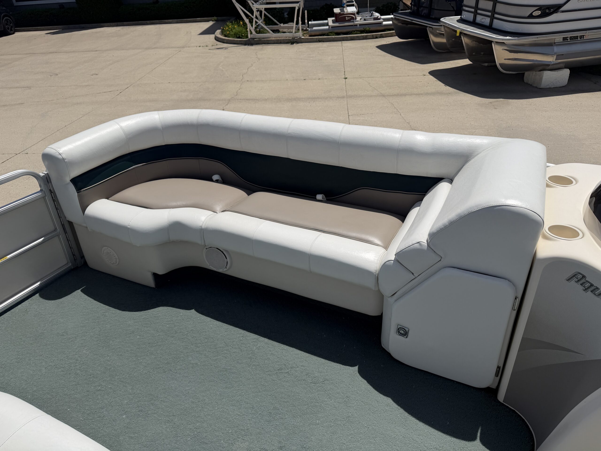 2006 Aqua Patio 22'  90hp Yamaha 4 stroke