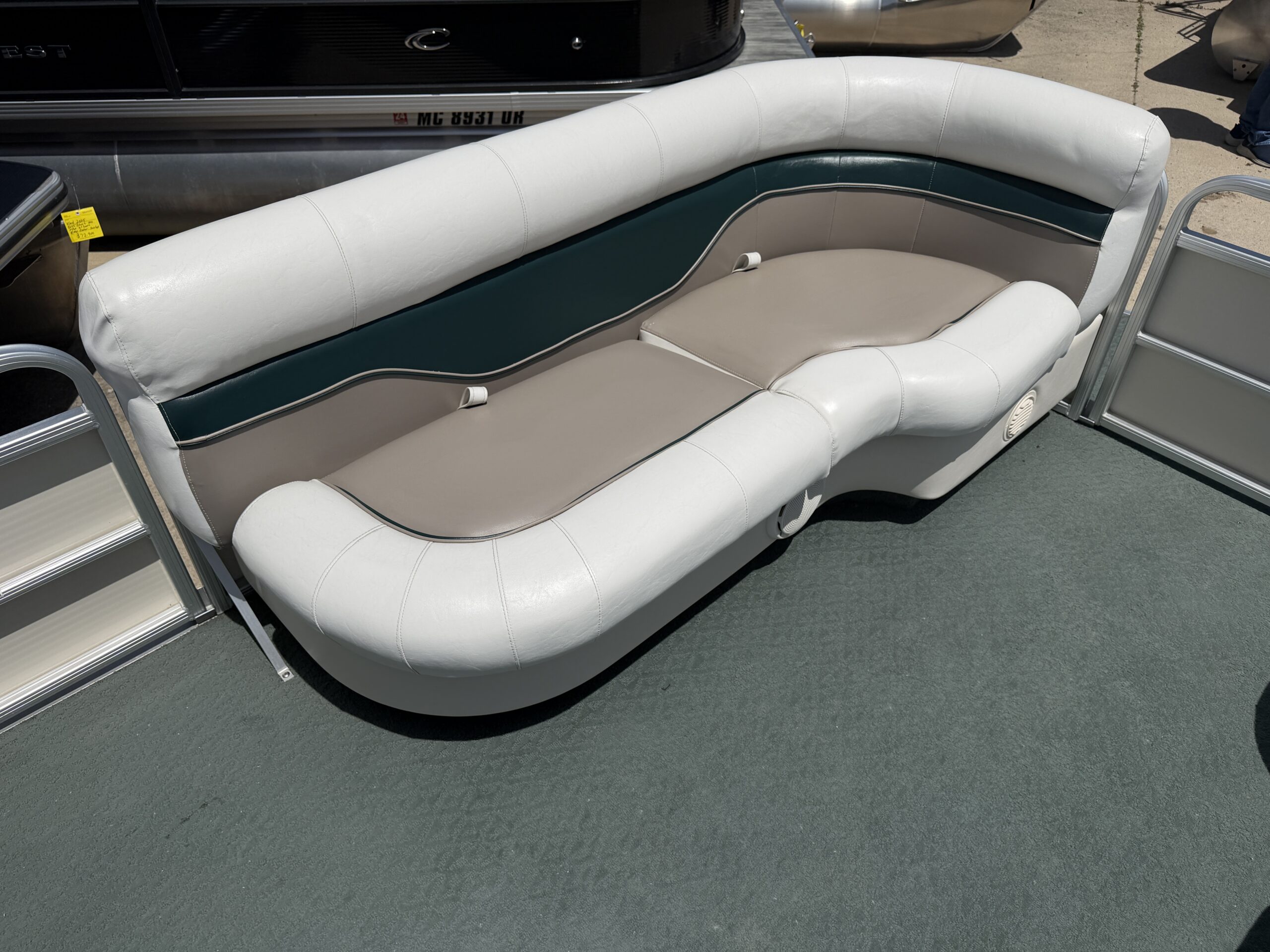 2006 Aqua Patio 22'  90hp Yamaha 4 stroke