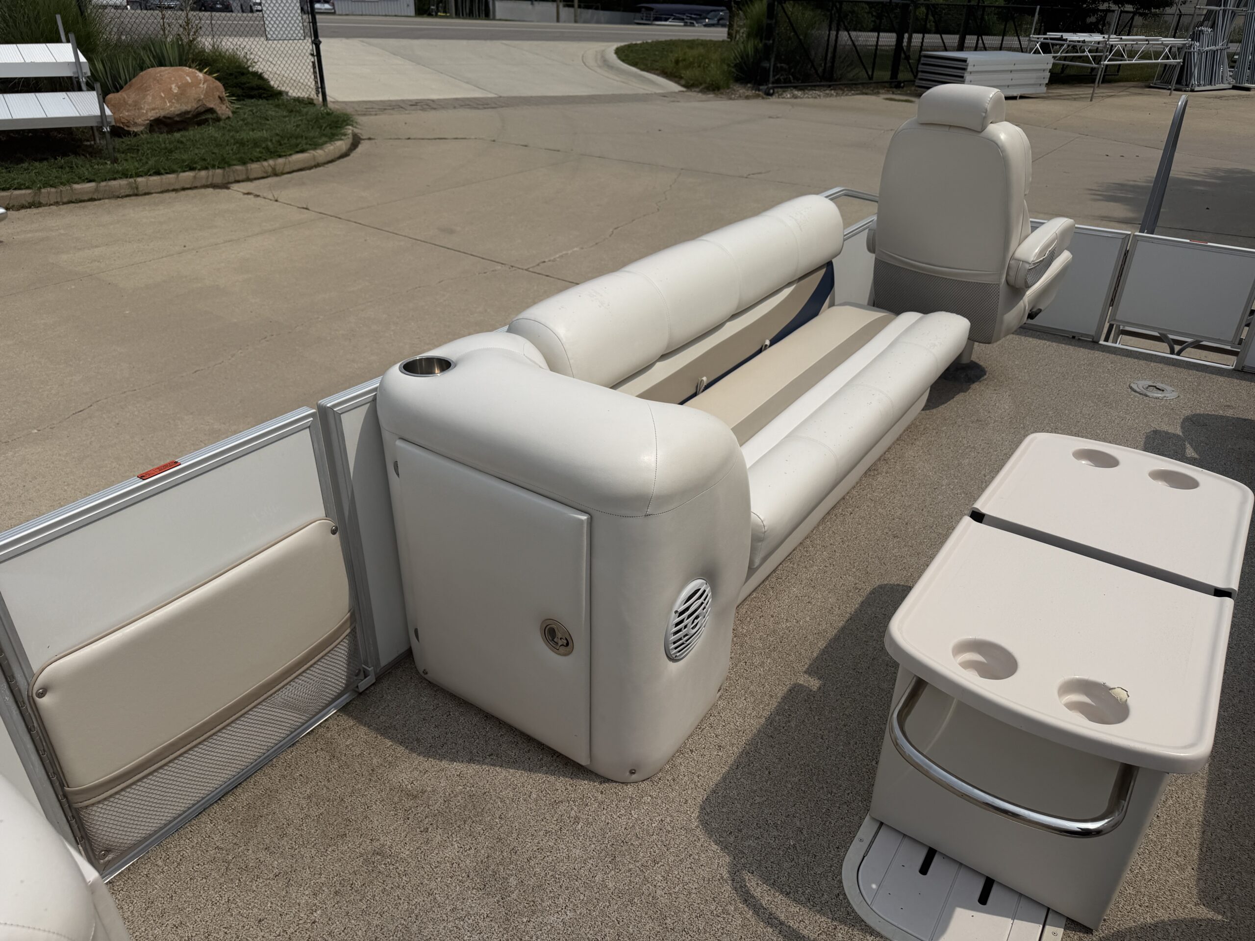 2008 Crest II XRS 25' Tri Toon Honda 225hp