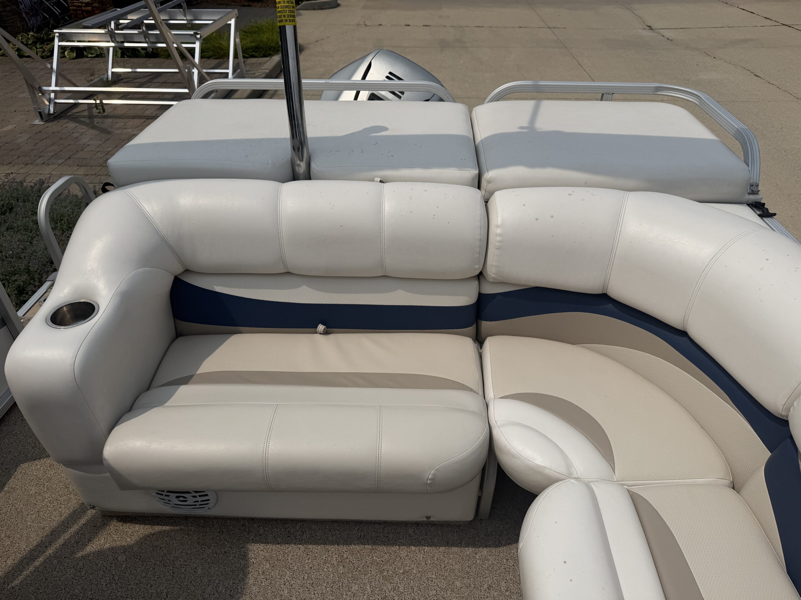 2008 Crest II XRS 25' Tri Toon Honda 225hp
