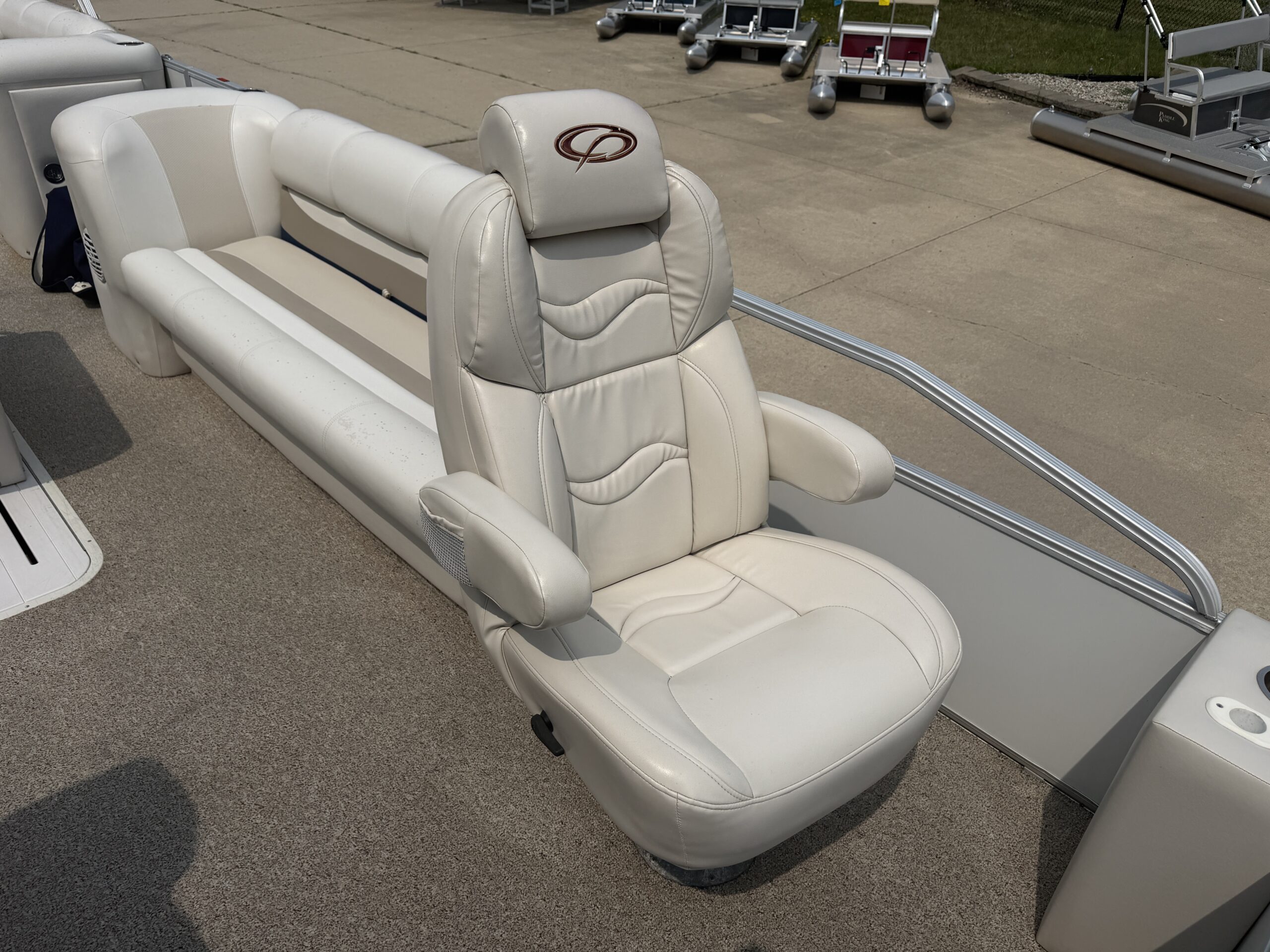 2008 Crest II XRS 25' Tri Toon Honda 225hp