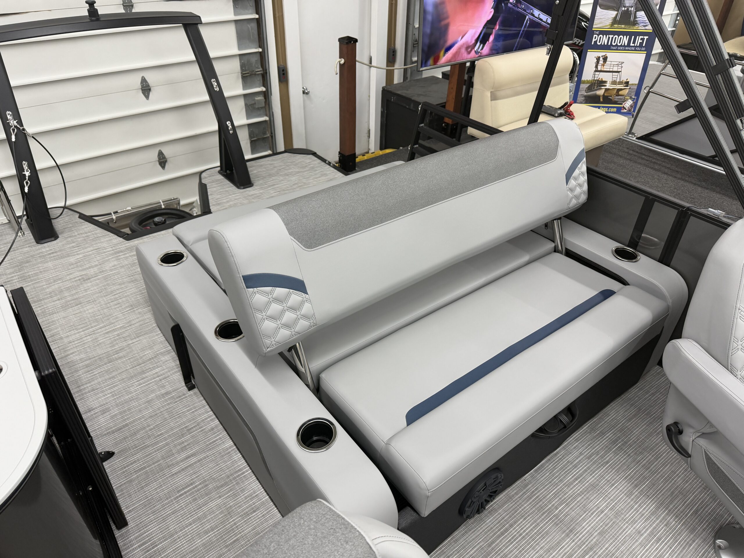 2027 Crest Conquest 230 SLSC  Mercury 115hp Command Thrust