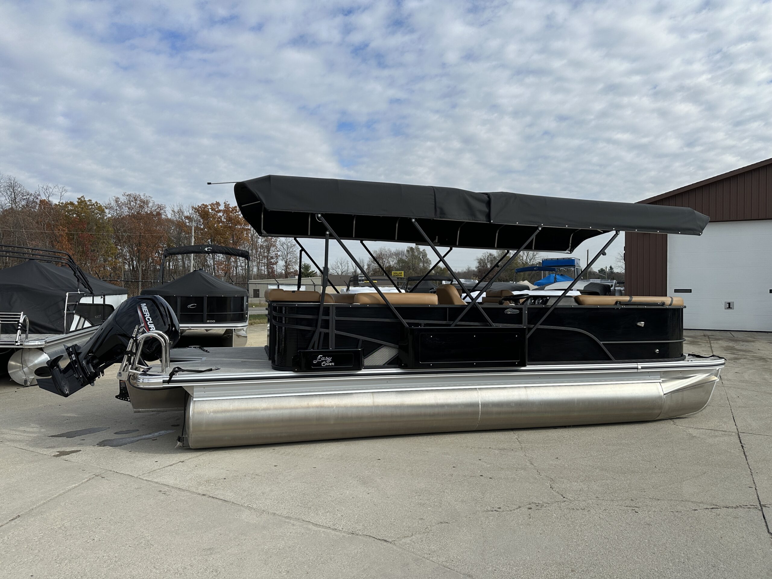 2025 Crest Classic 220 L-Group  Mercury 115hp  Easy Cover  Dealer Demo